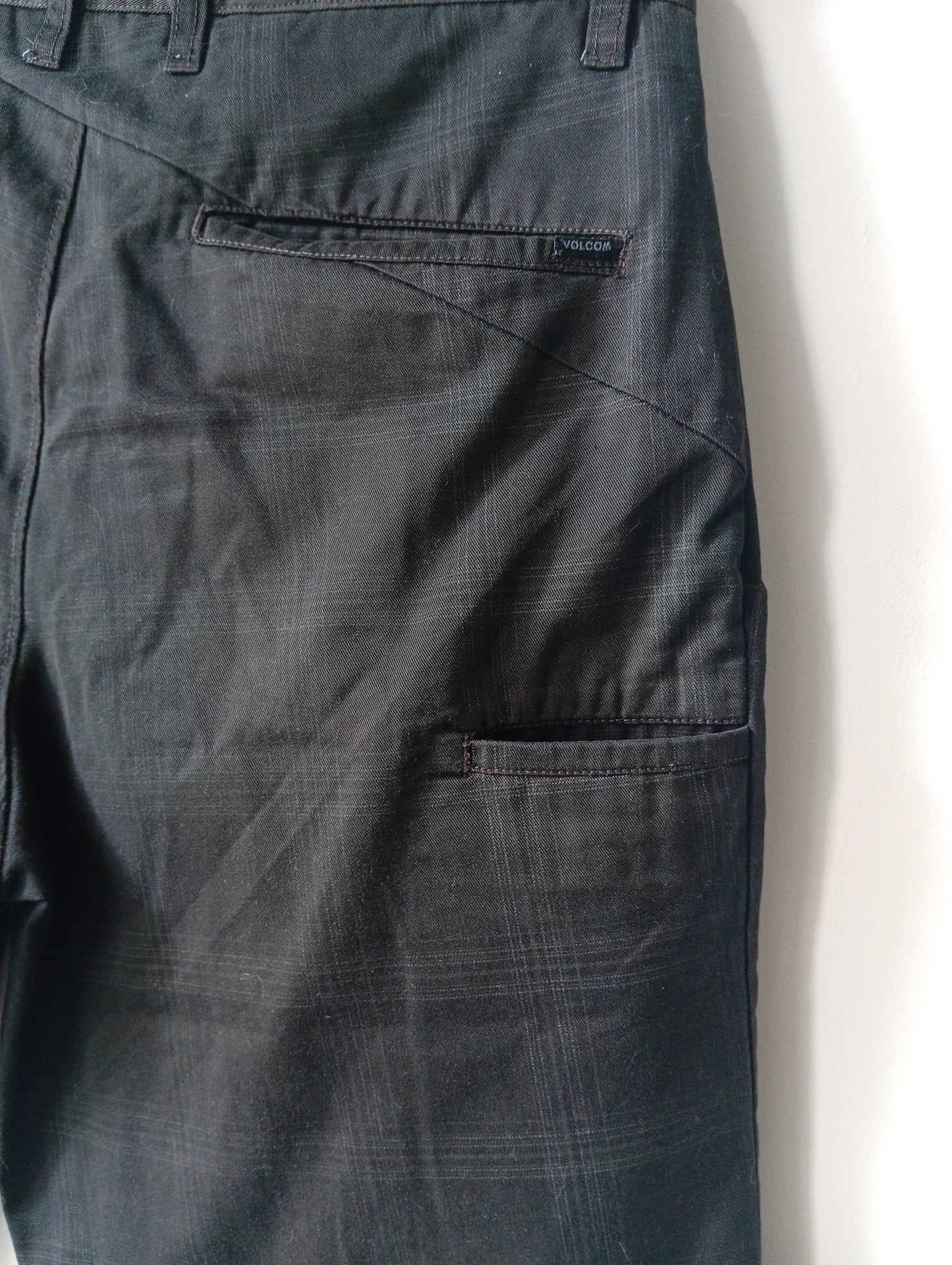 Bermuda homme Volcom - Taille 30 (38-40) -Motif Rayures discrètes E008