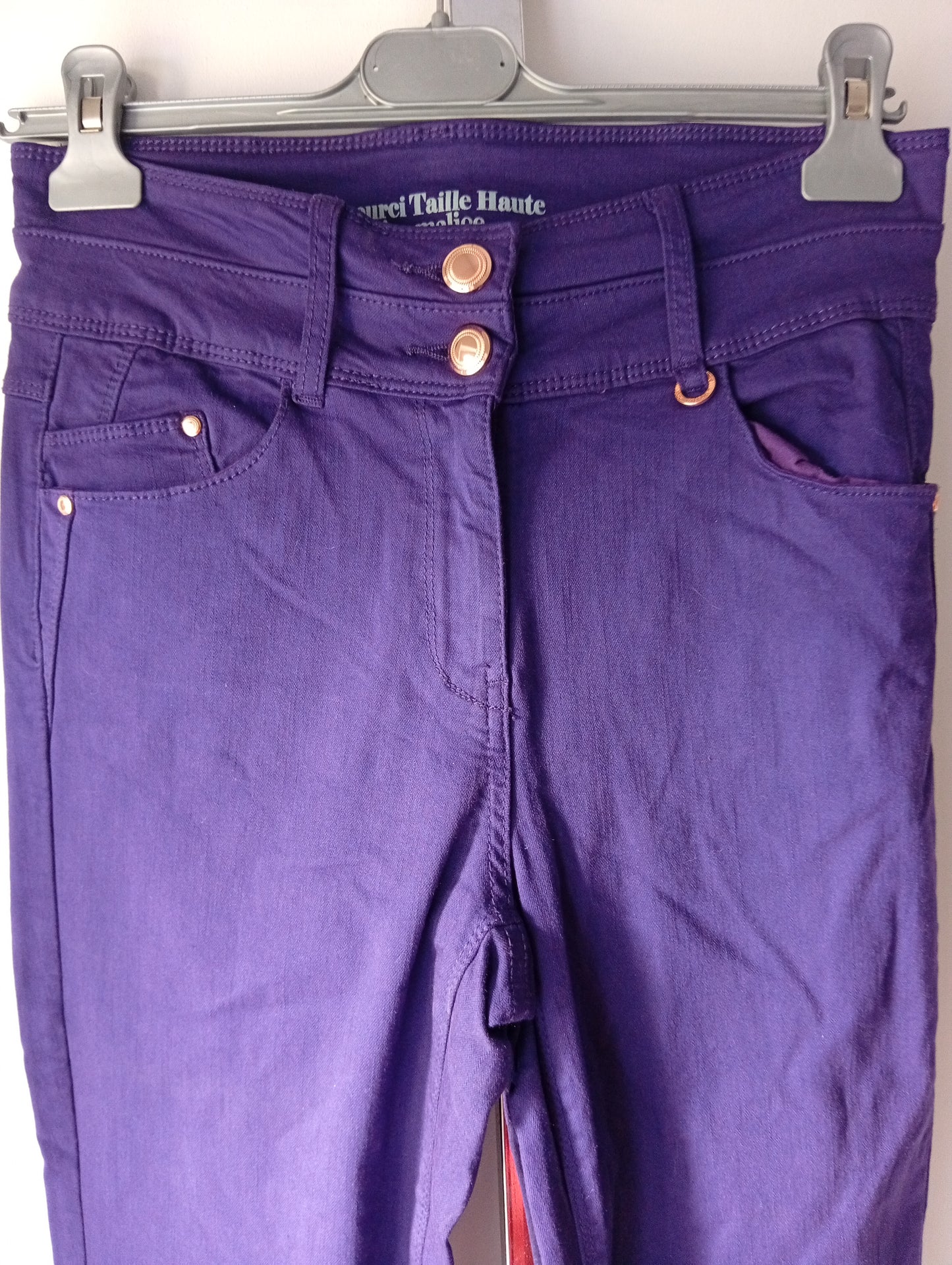 Pantalon Jean Taille Haute Grain de malice - Violet T38. D0017