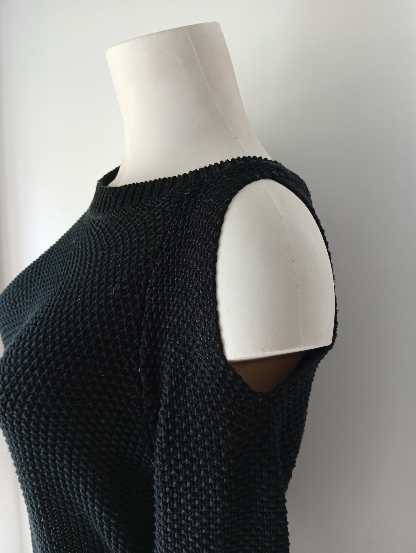 Pull manches longues épaule dénudée Golden Day Paris 38/40. E0037