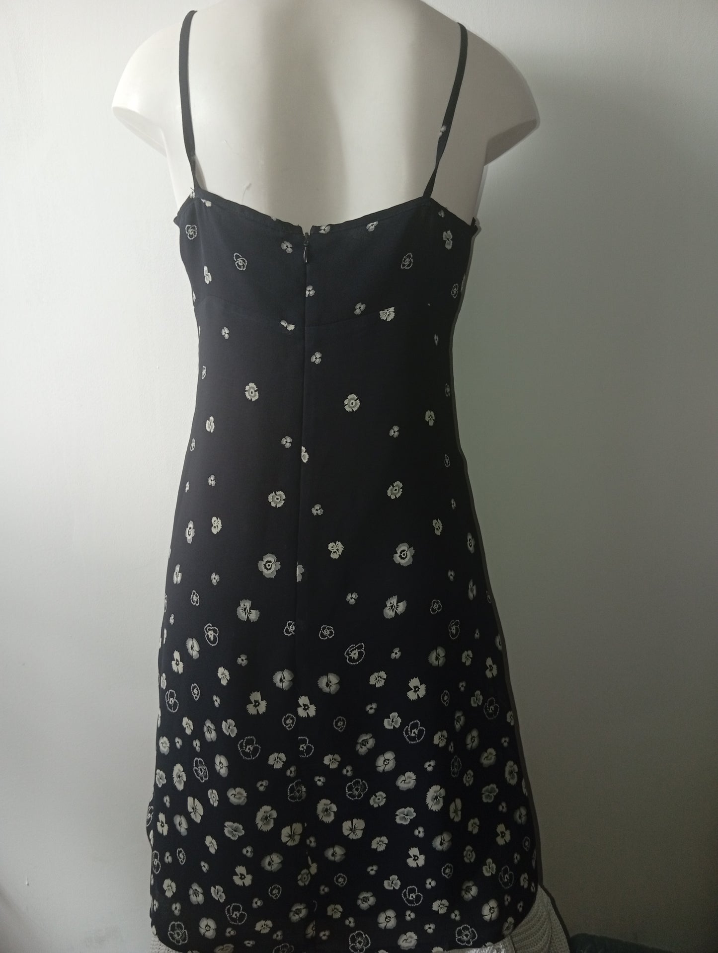 Robe à bretelles Penny Black - Noir à fleurs - T42. K0015