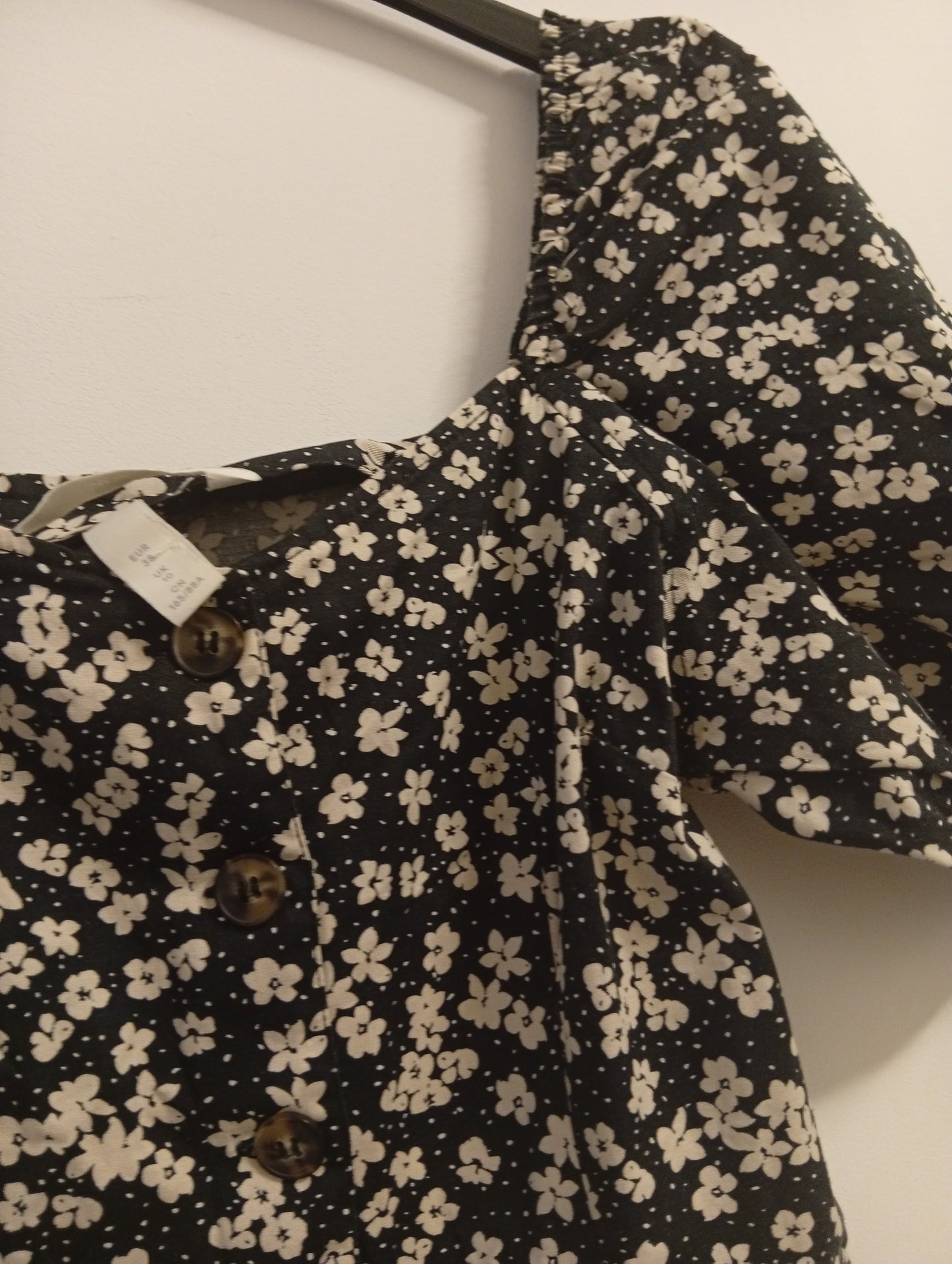 Combishort H&M noir motif fleur - Taille 38. K008