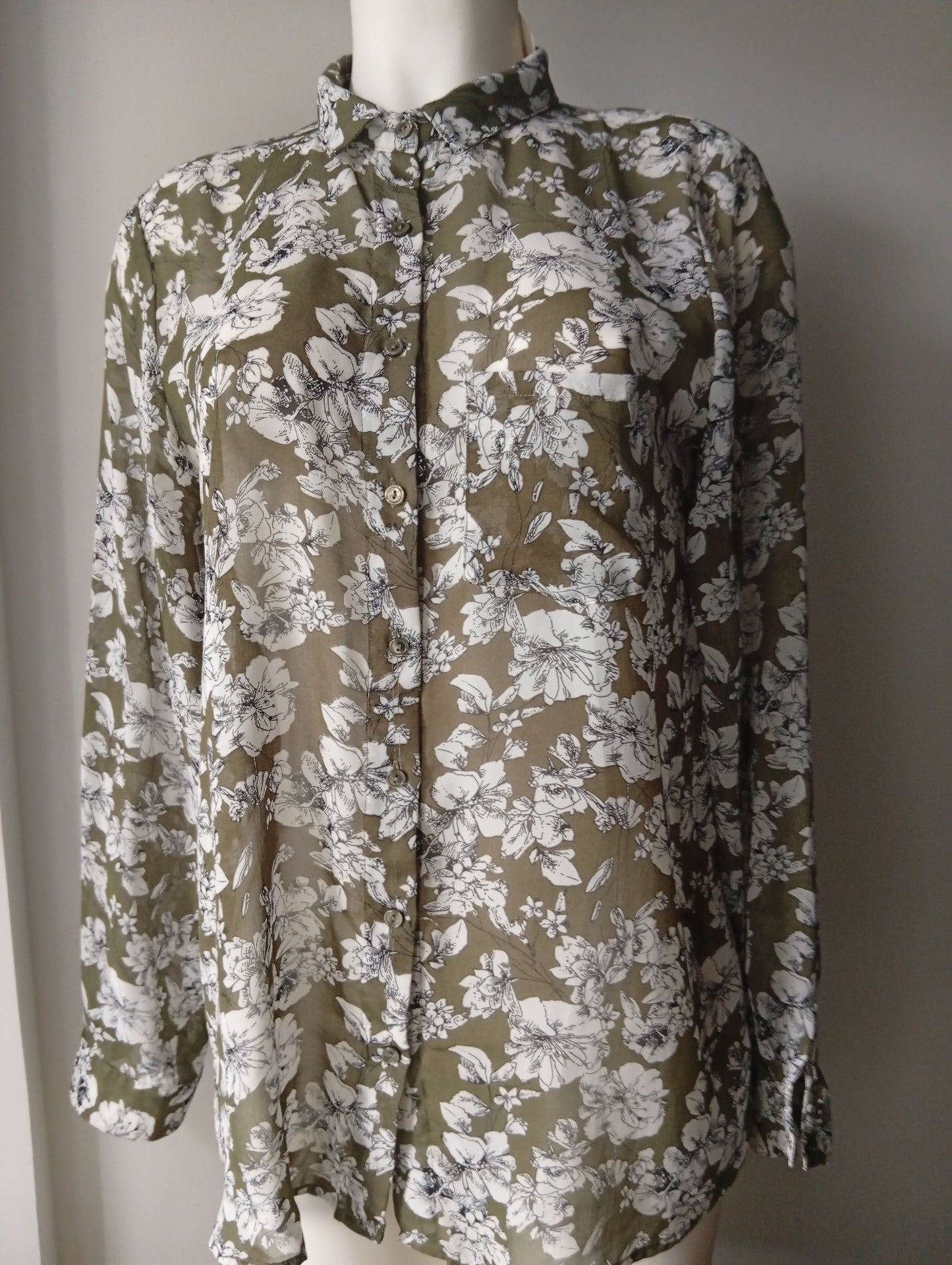 Chemise Femme New Look - Kaki à Fleurs Blanches taille 40. A0010