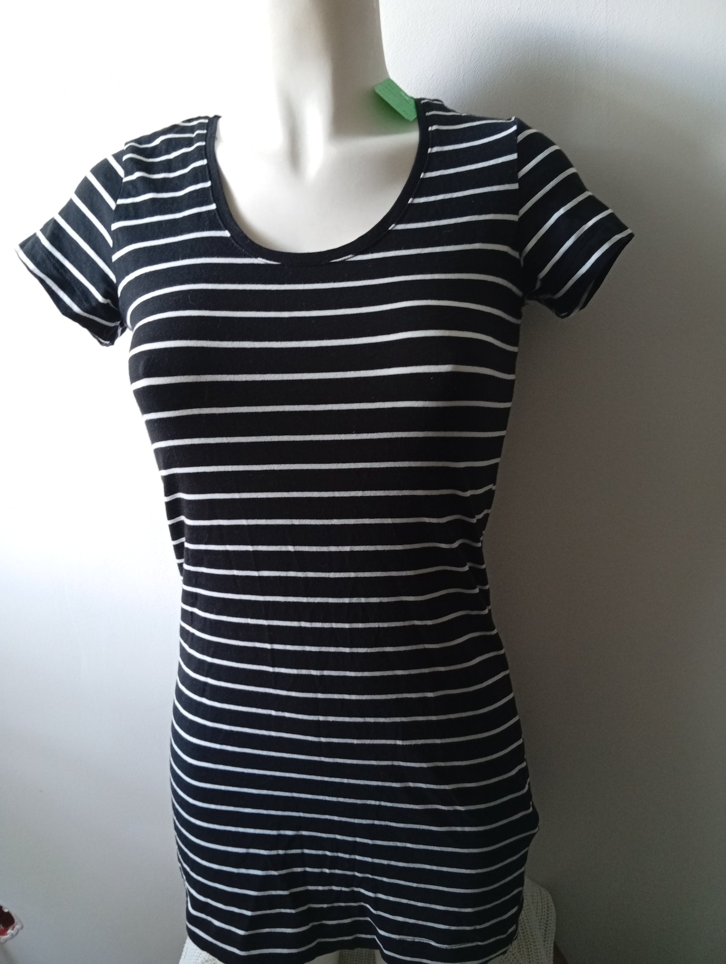 Robe manches courtes à rayures Esmara taille S. J0015