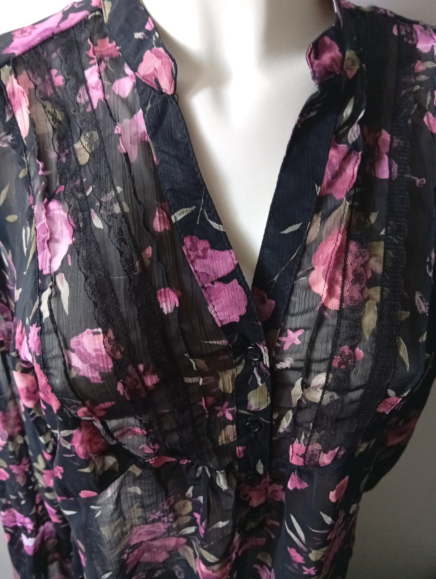 Blouse Clara Vitti - Noire Transparente Fleurie - Taille 46. J0018