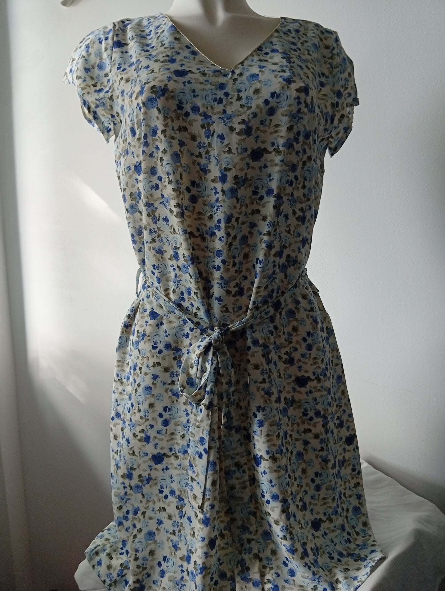 Robe Noémie and co - Taille S - Blanche à fleurs bleues  E0018