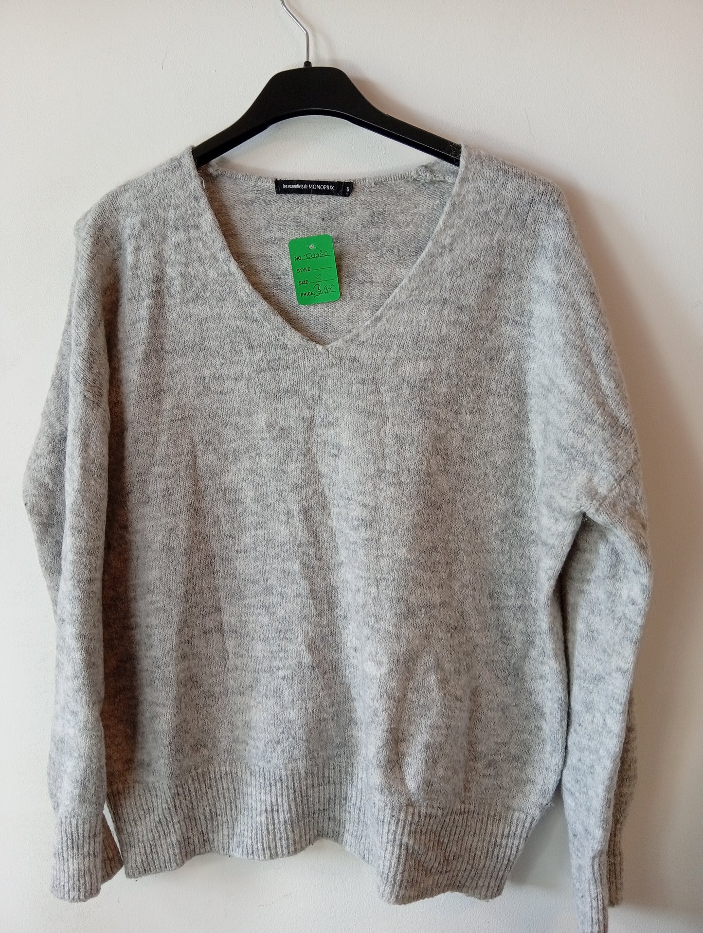 Pull femme col V Monoprix taille S. I0030