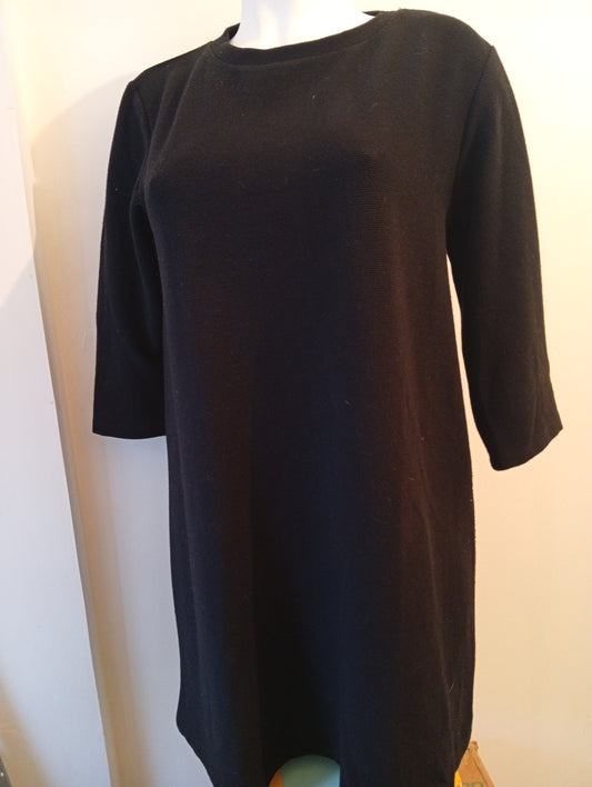 Robe Zara taille L manches mi-longues noire. A0014