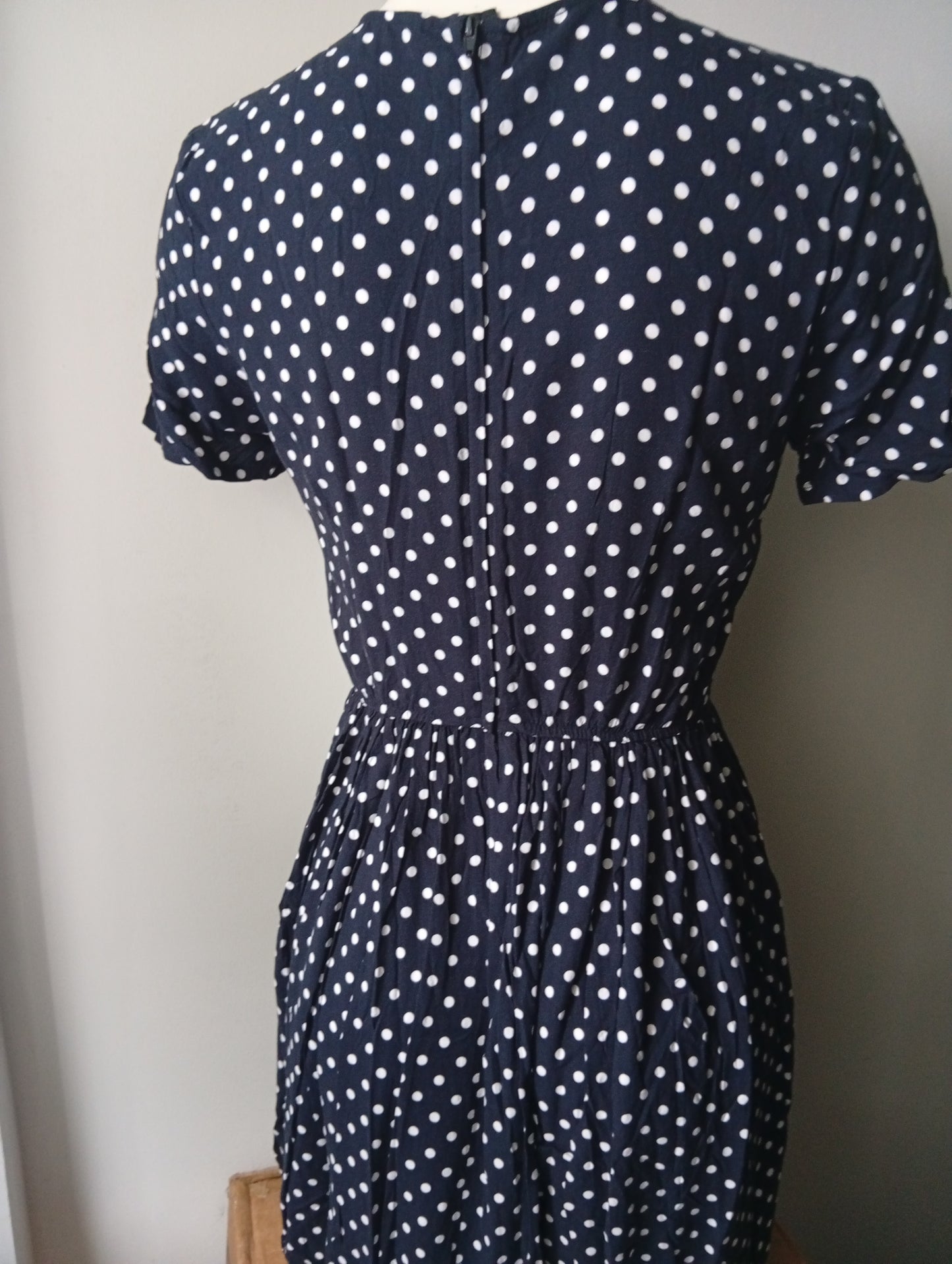 Robe bleu marine à pois blanc - Divided. Taille 40. A009