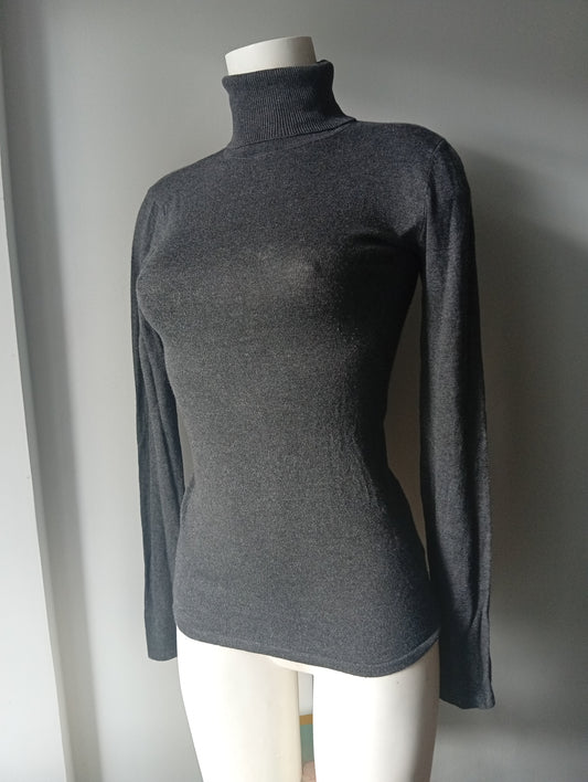 Pull col roulé Pull and Bear - Taille M. A0025