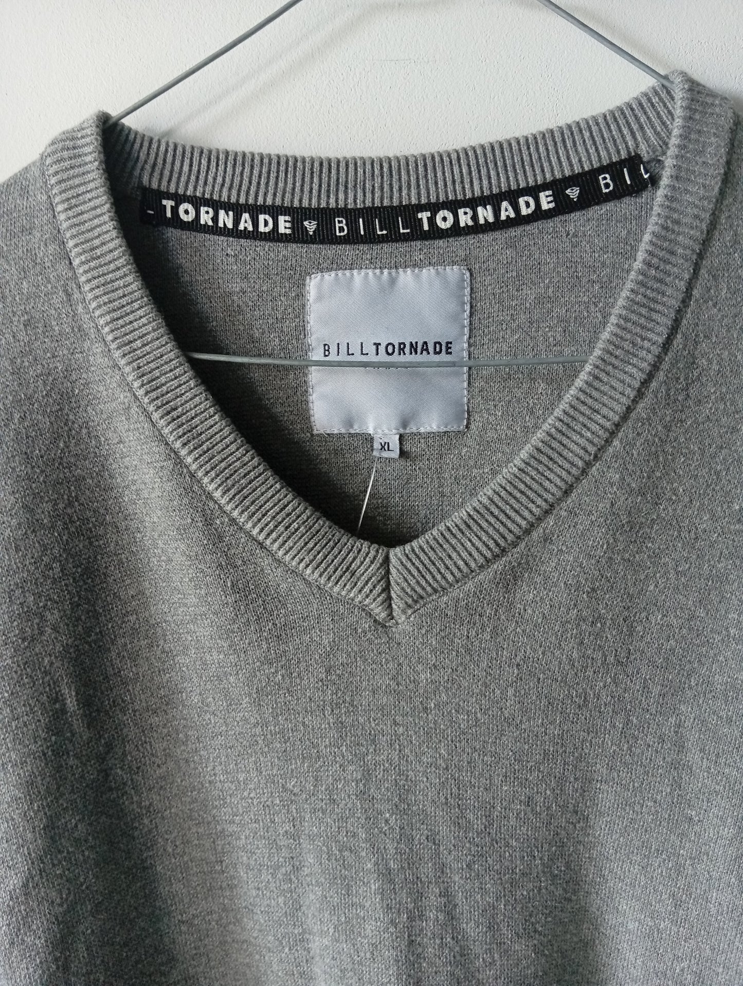 Pull homme col V Bill Tornade taille XL gris. F