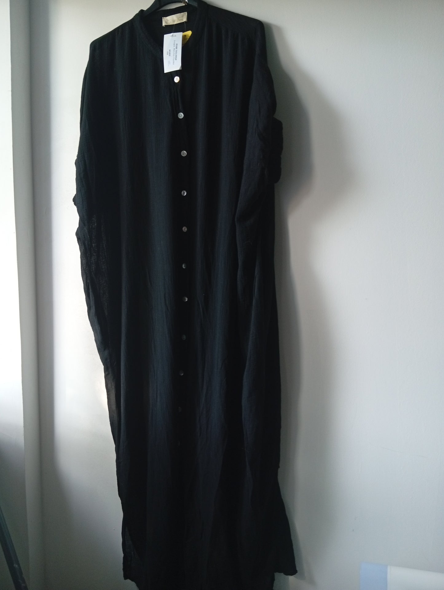 Robe longue détente manches courtes noir taille M/L. F0032