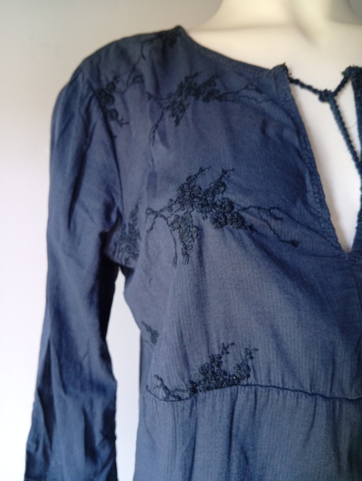 Blouse femme LOGG H&M - Taille 36 - Bleu marine avec broderie. L0028