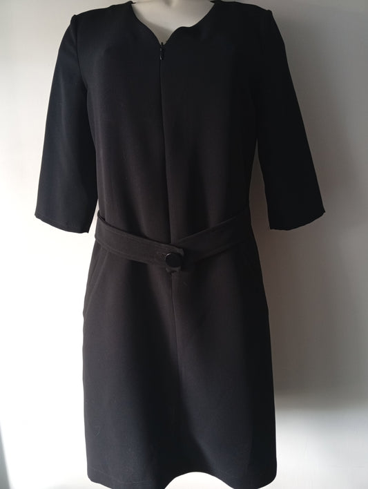 Robe Toupy - Taille M - Noire avec ceinture. E0017
