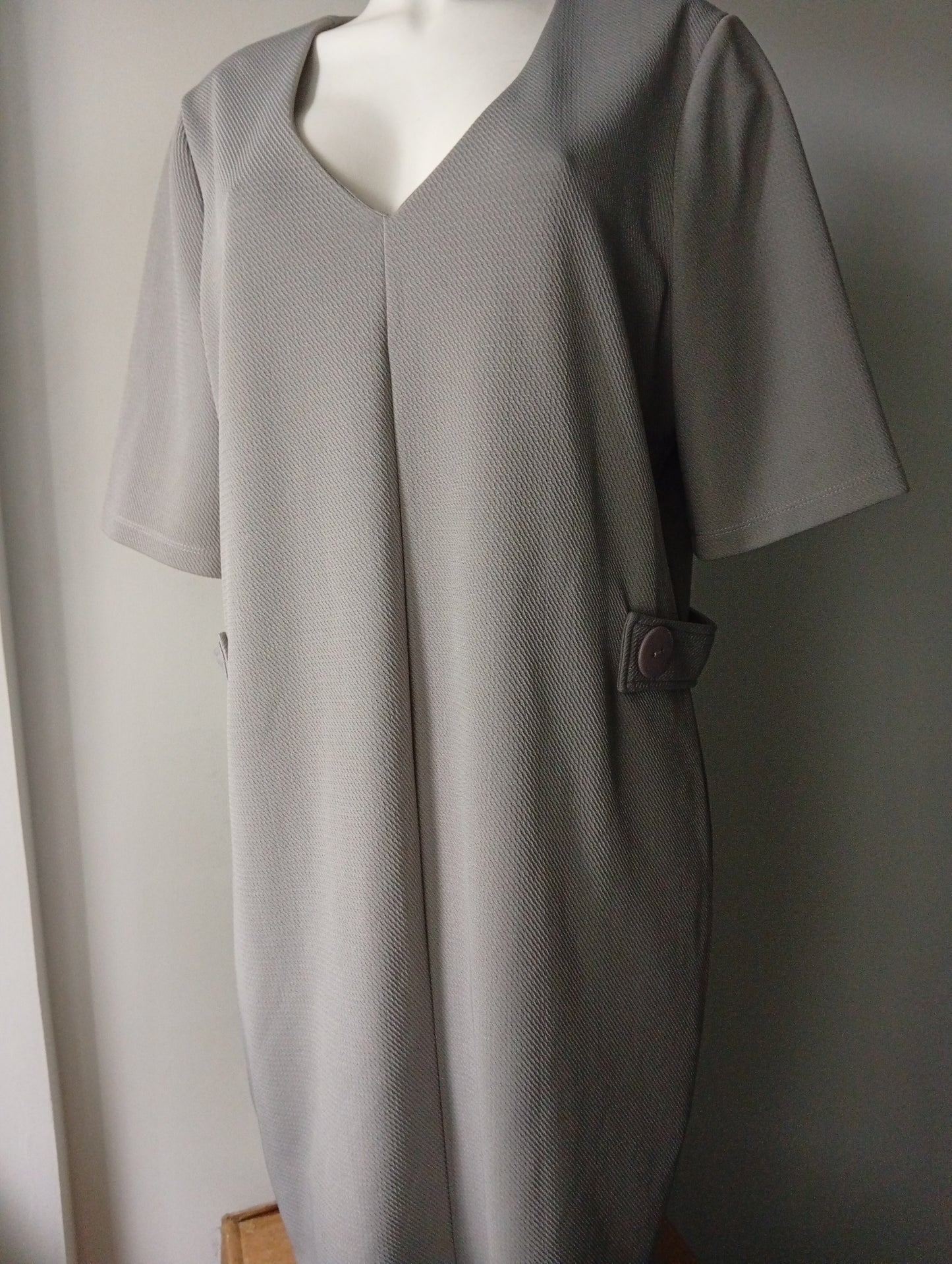 Robe Anne Weyburn taille 48 col en V avec doublure B0016