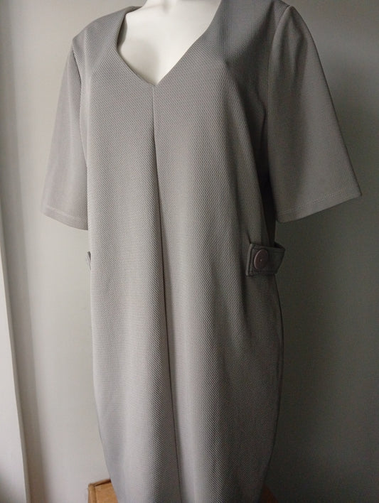 Robe Anne Weyburn taille 48 col en V avec doublure B0016
