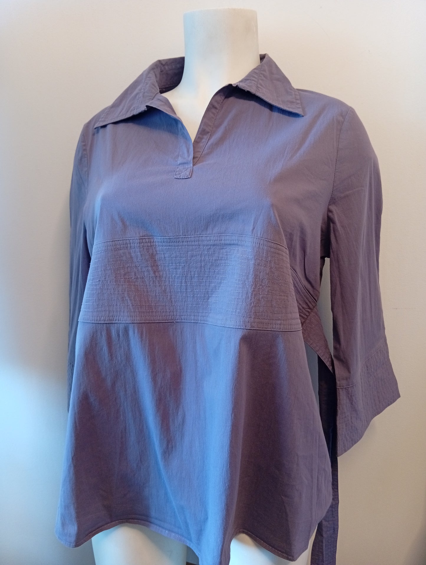 Blouse maternité violette avec ceinture. H004