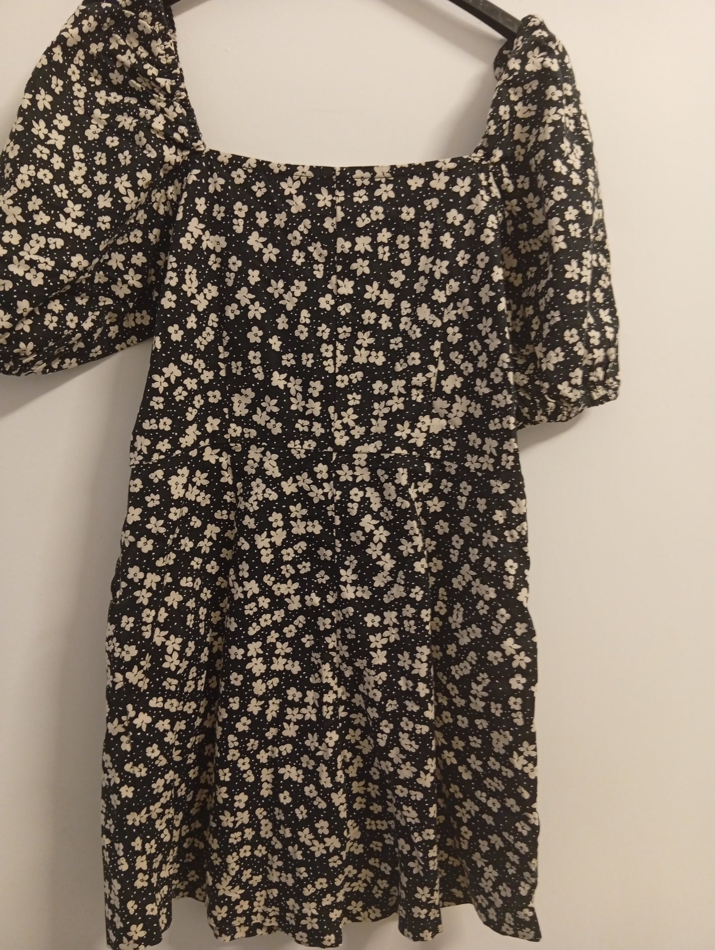 Combishort H&M noir motif fleur - Taille 38. K008