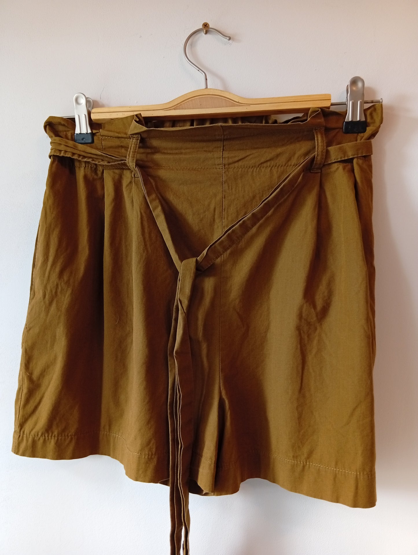 Short Zara Basic Taille S avec Ceinture. K0027