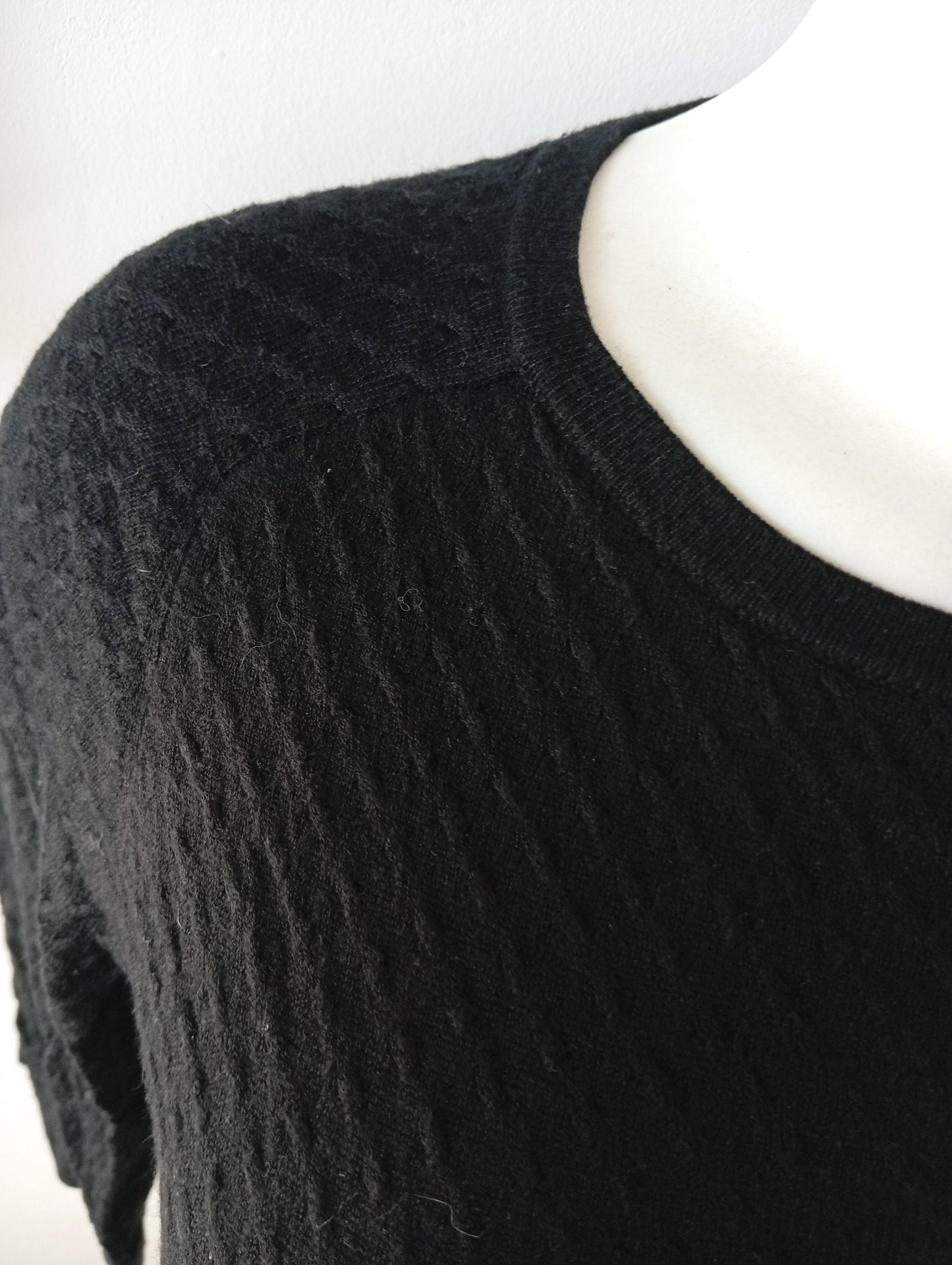 Pull femme H&M noir taille M. J009