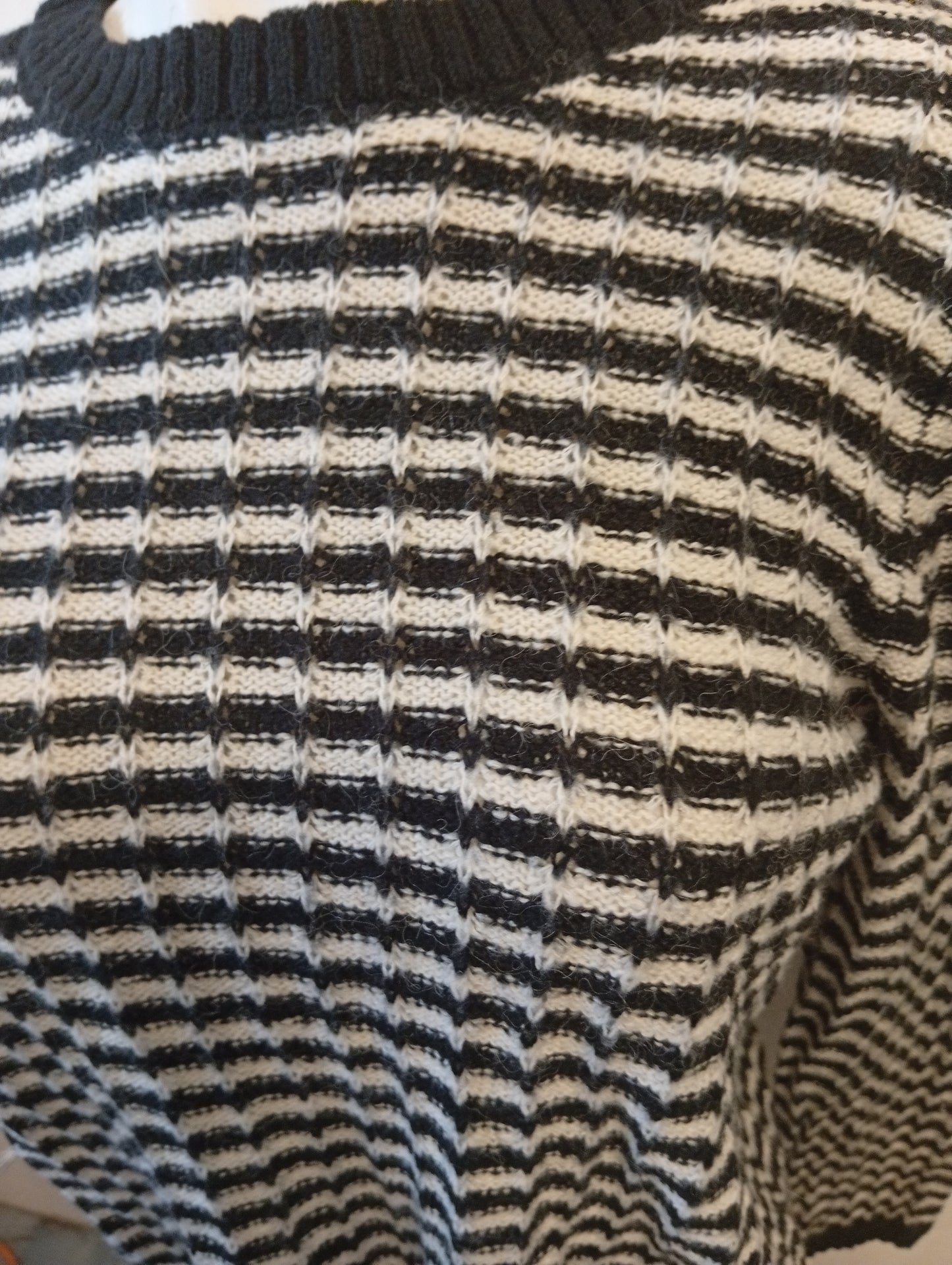 Pull femme Dazy blanc et noir taille M. J0023