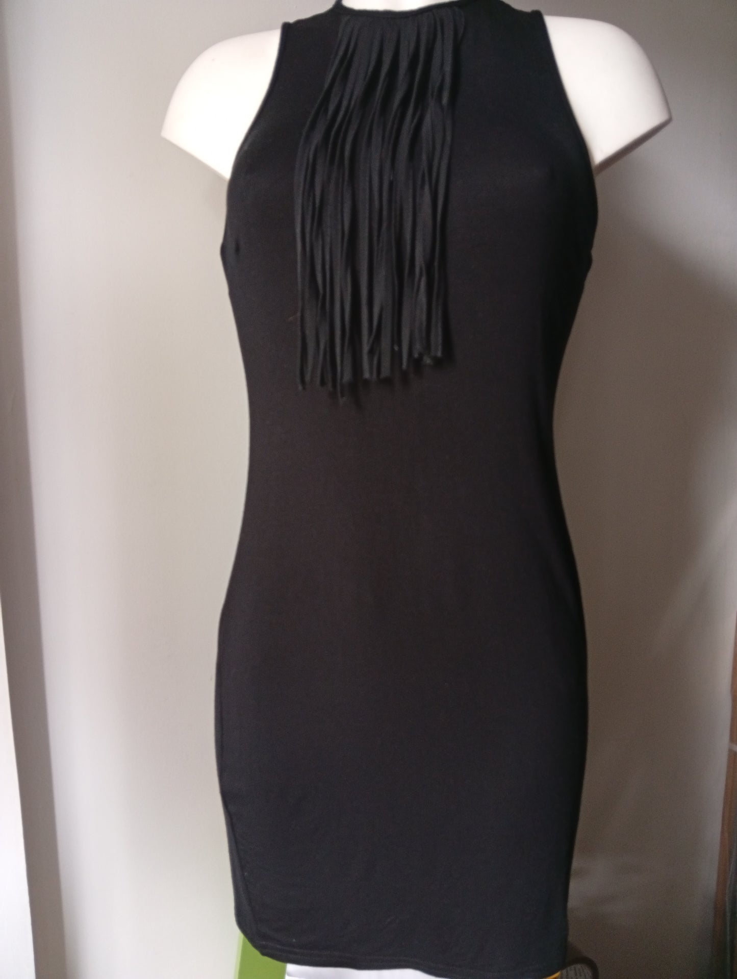 Robe noire sans manche avec frange Atmosphère - Taille 42. C008