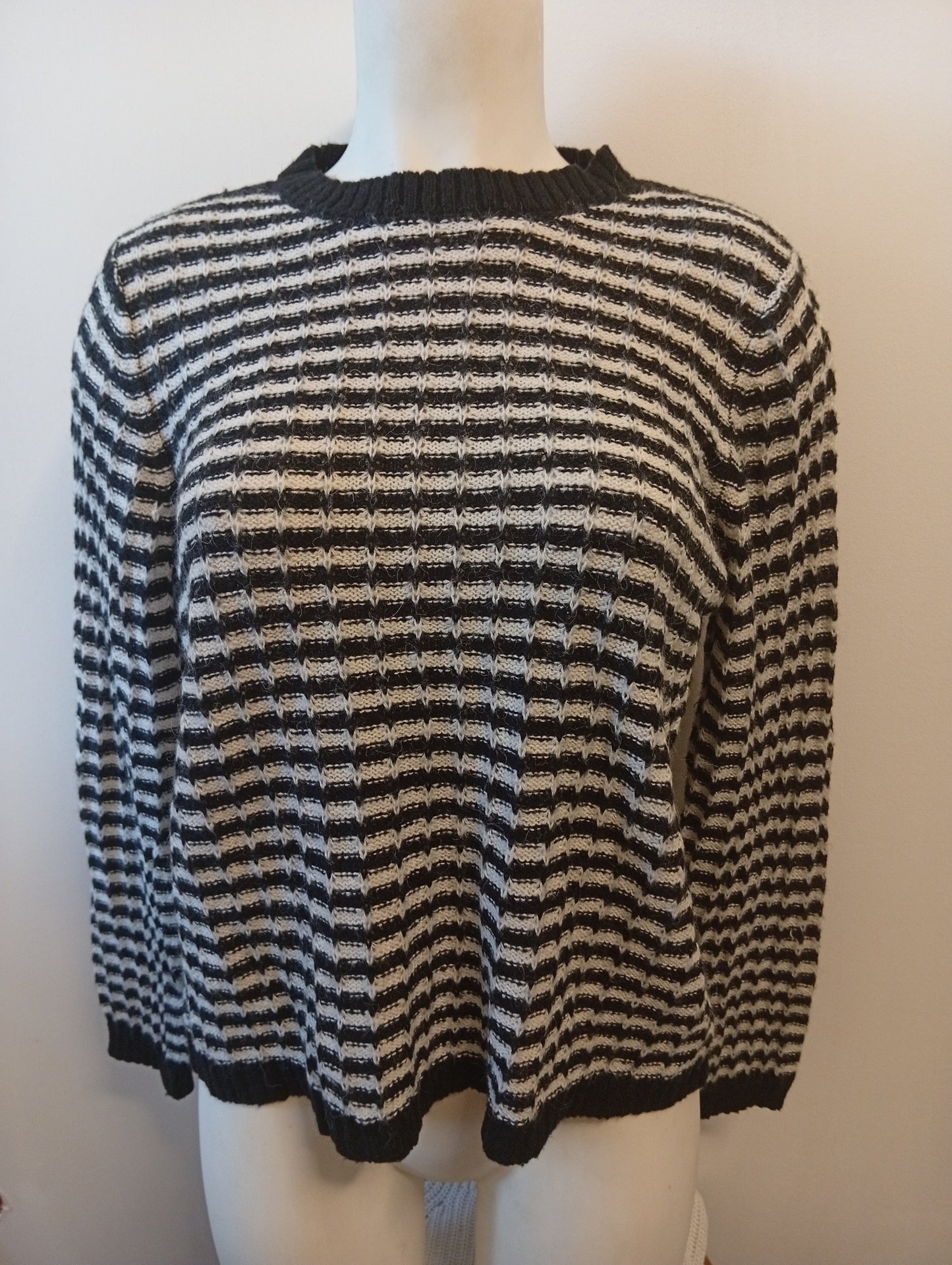 Pull femme Dazy blanc et noir taille M. J0023