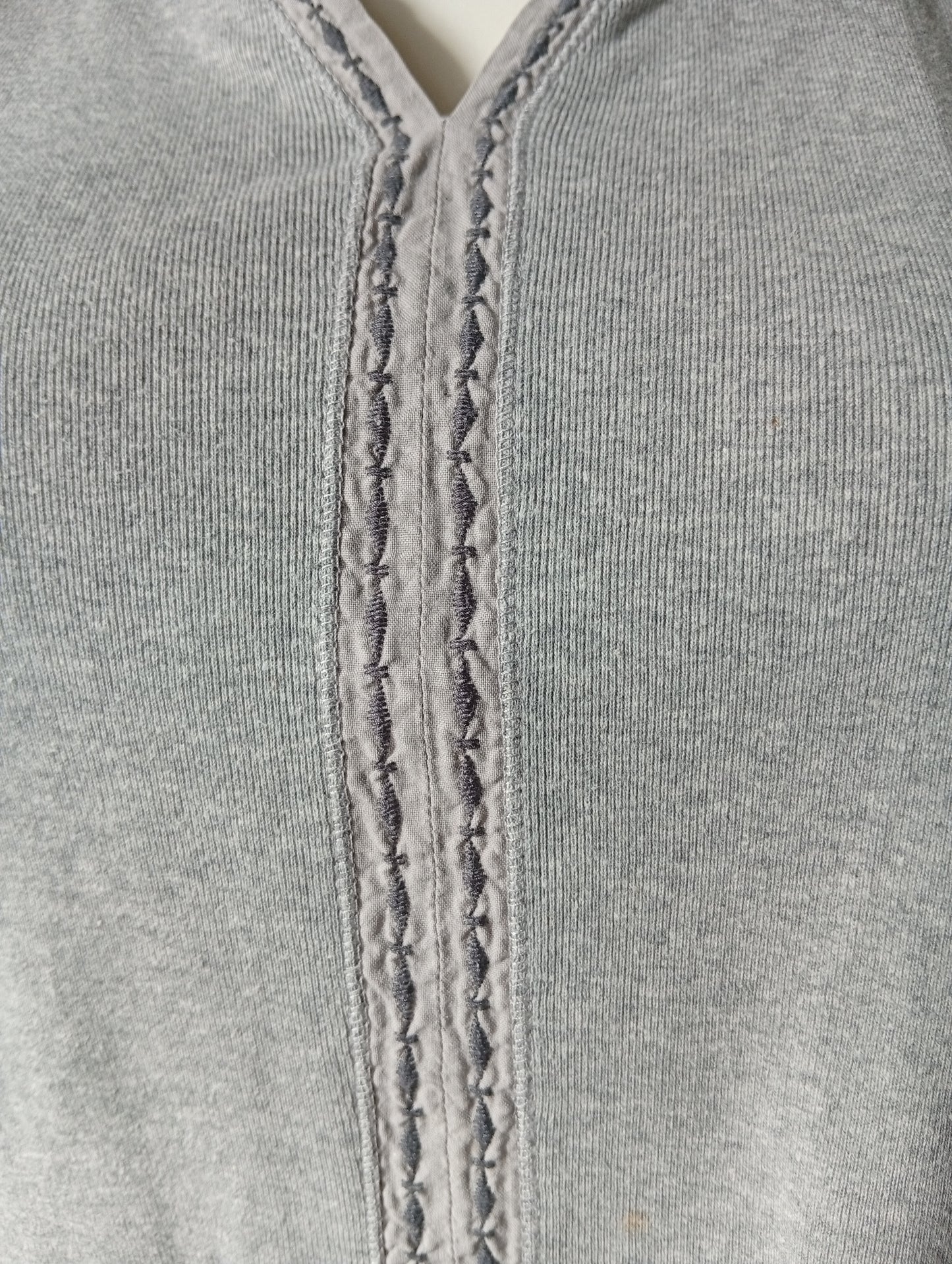 Petit haut manches mi-longues Armand Thiery taille 2 gris  C006