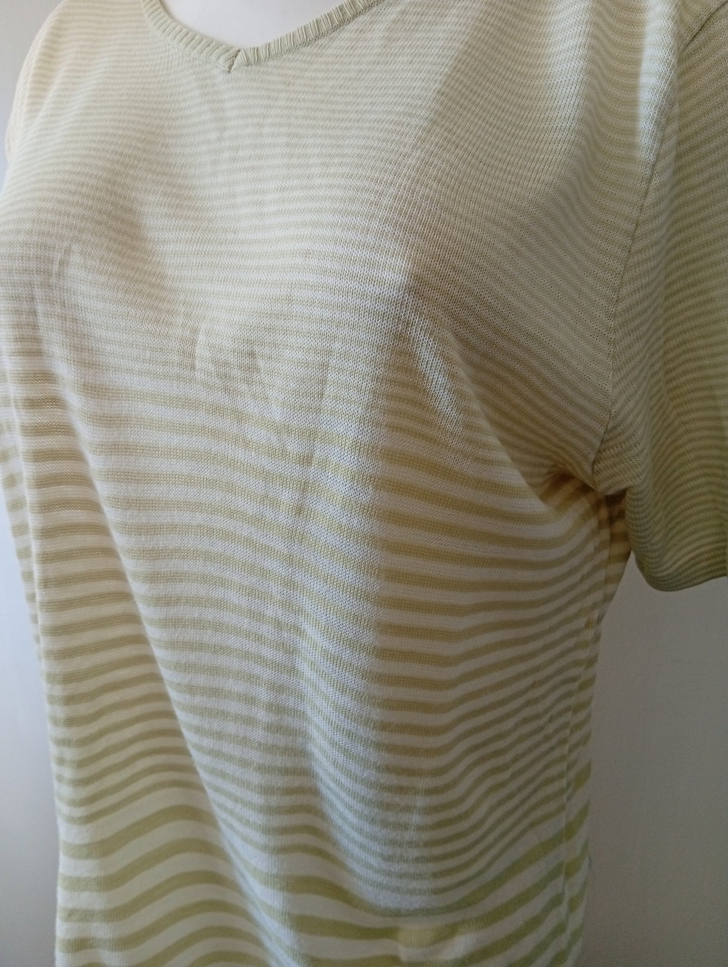 T-Shirt Col V Lucia Taille 40. H005