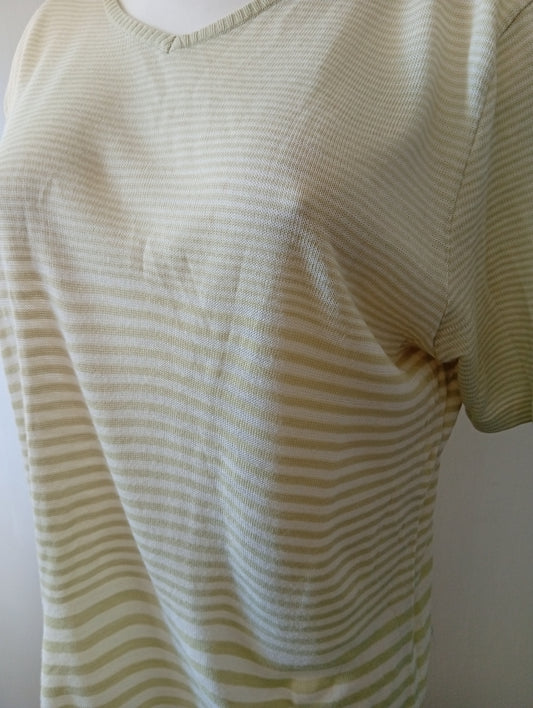 T-Shirt Col V Lucia Taille 40. H005