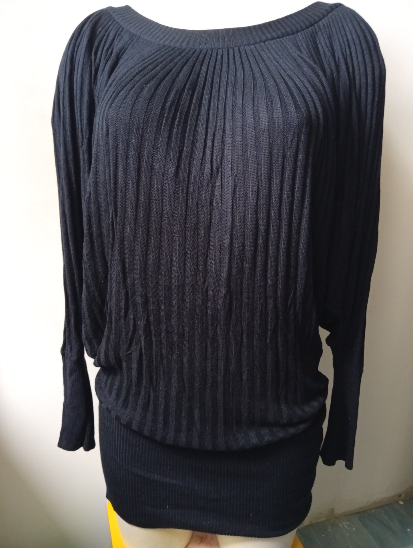 Robe noire 2 Elles manches longues - Taille unique. B0017