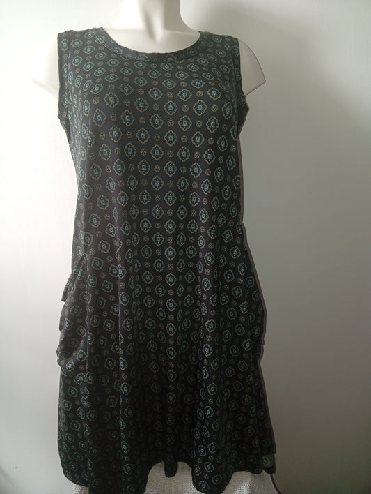 Robe sans manche à motifs - Taille M  K0017