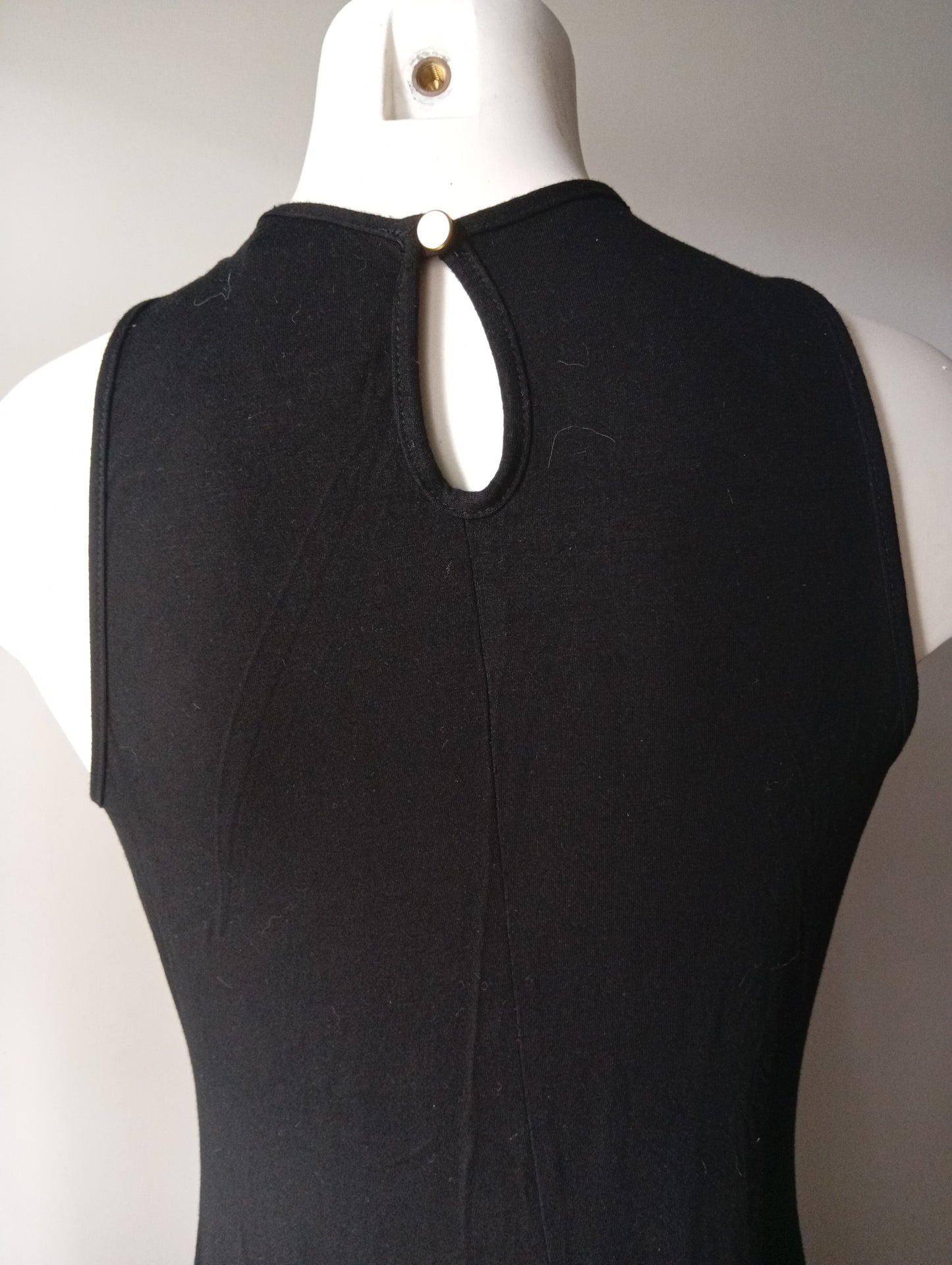 Robe noire sans manche avec frange Atmosphère - Taille 42. C008