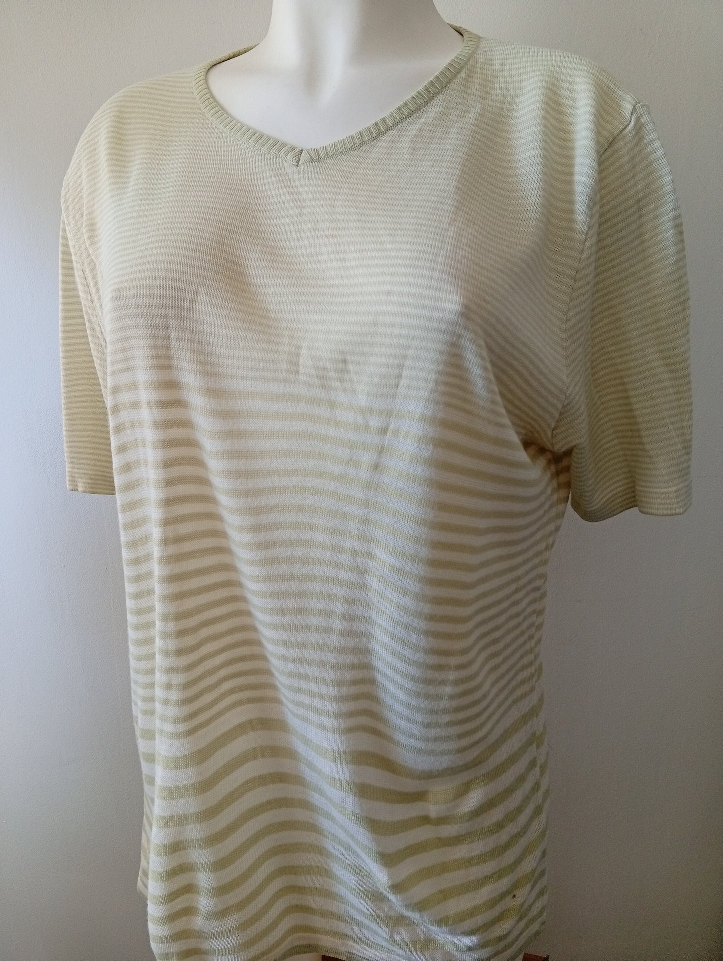 T-Shirt Col V Lucia Taille 40. H005