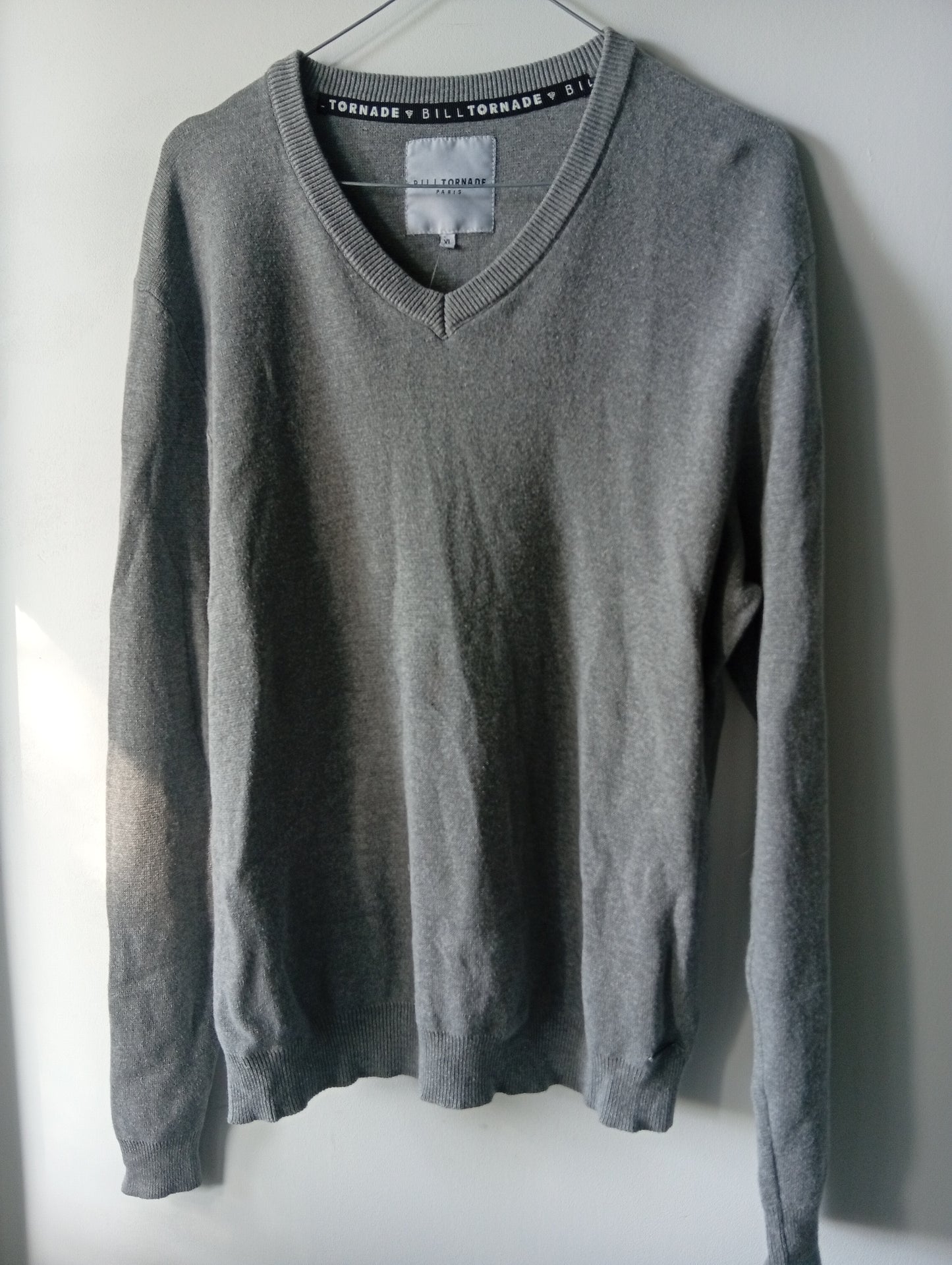 Pull homme col V Bill Tornade taille XL gris. F