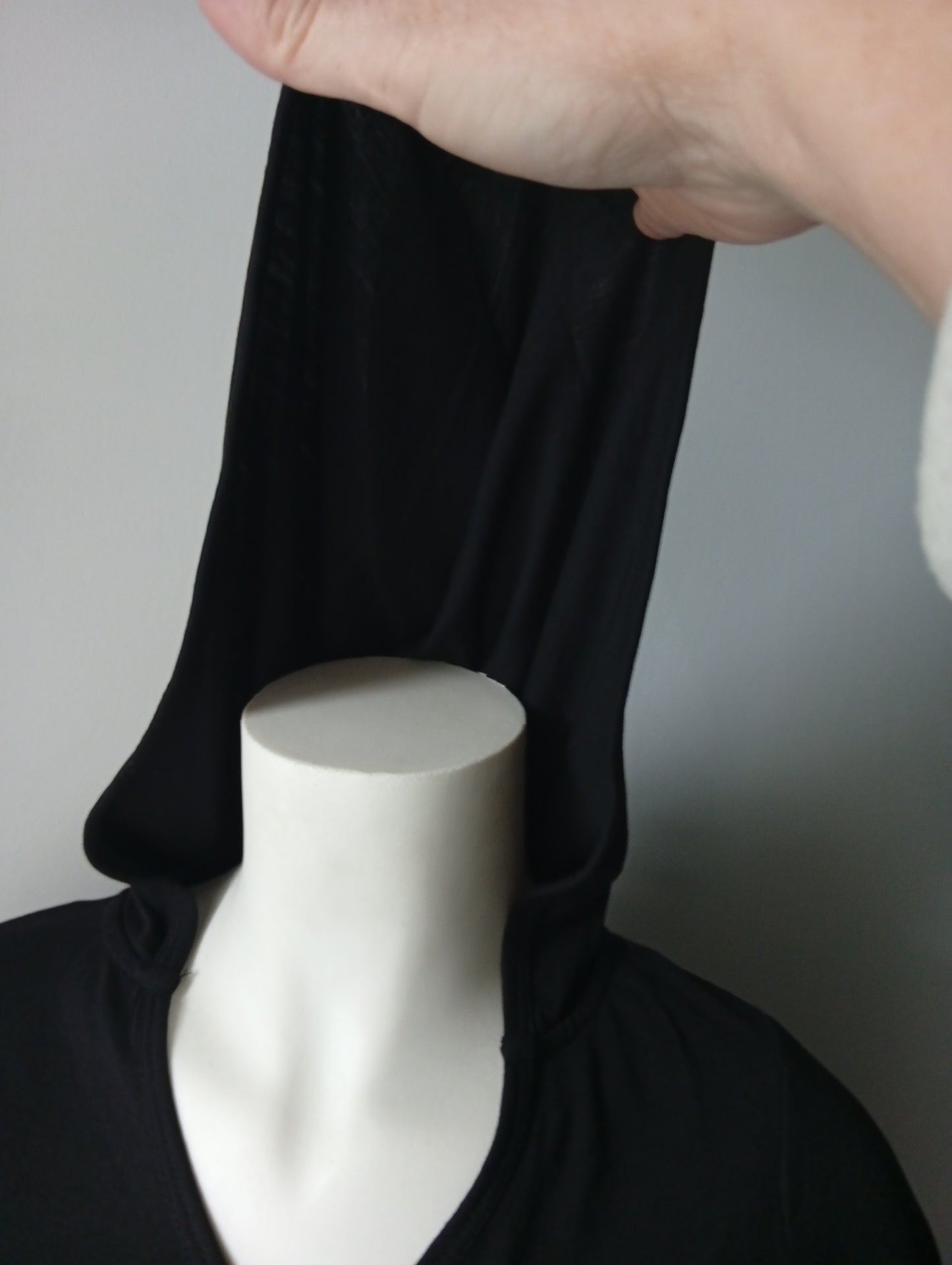 Robe manches longues avec capuche Rainbow taille 32/34. A0030