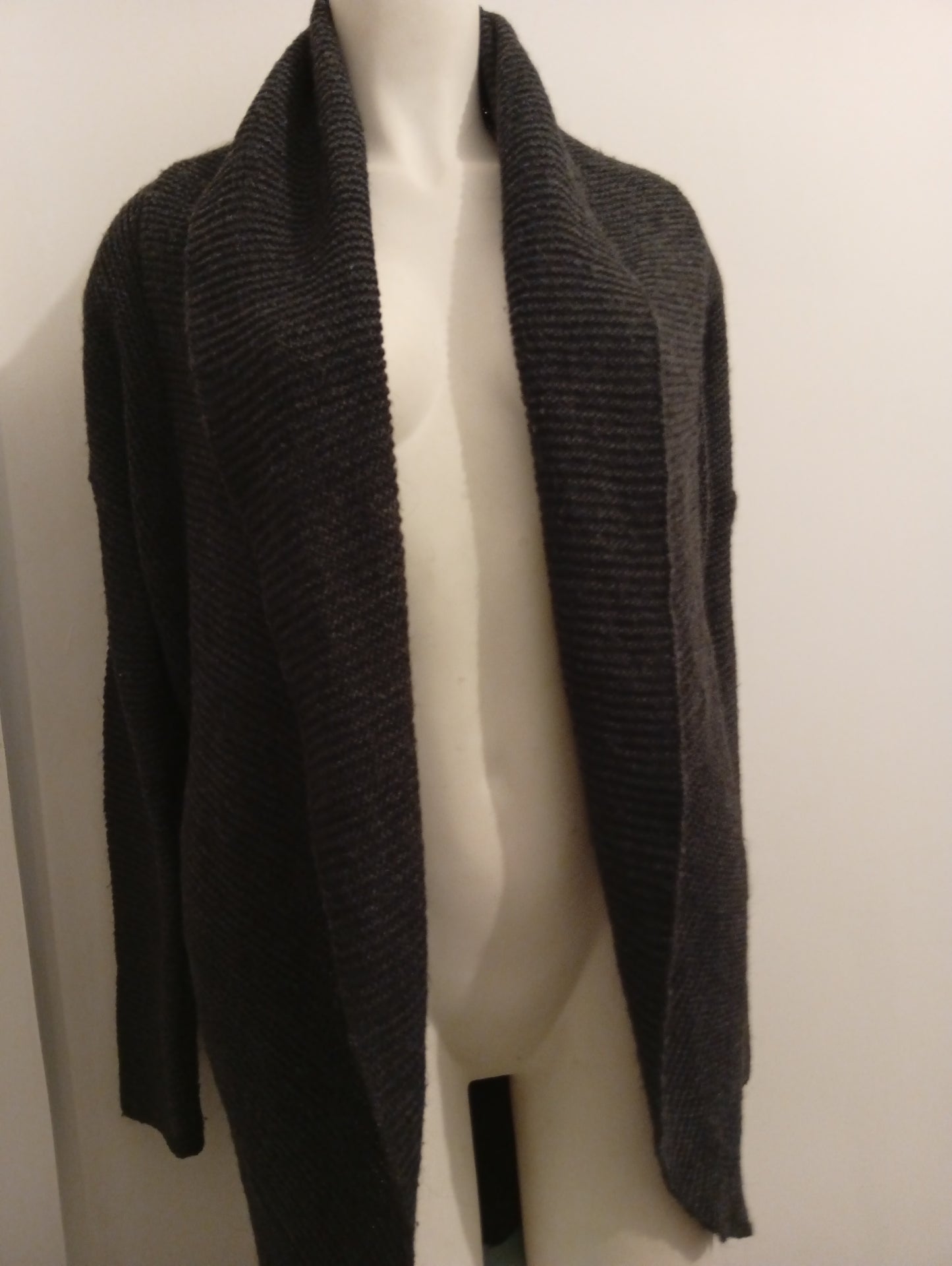 Pull/Veste Cardigan Mango Taille S. A0032