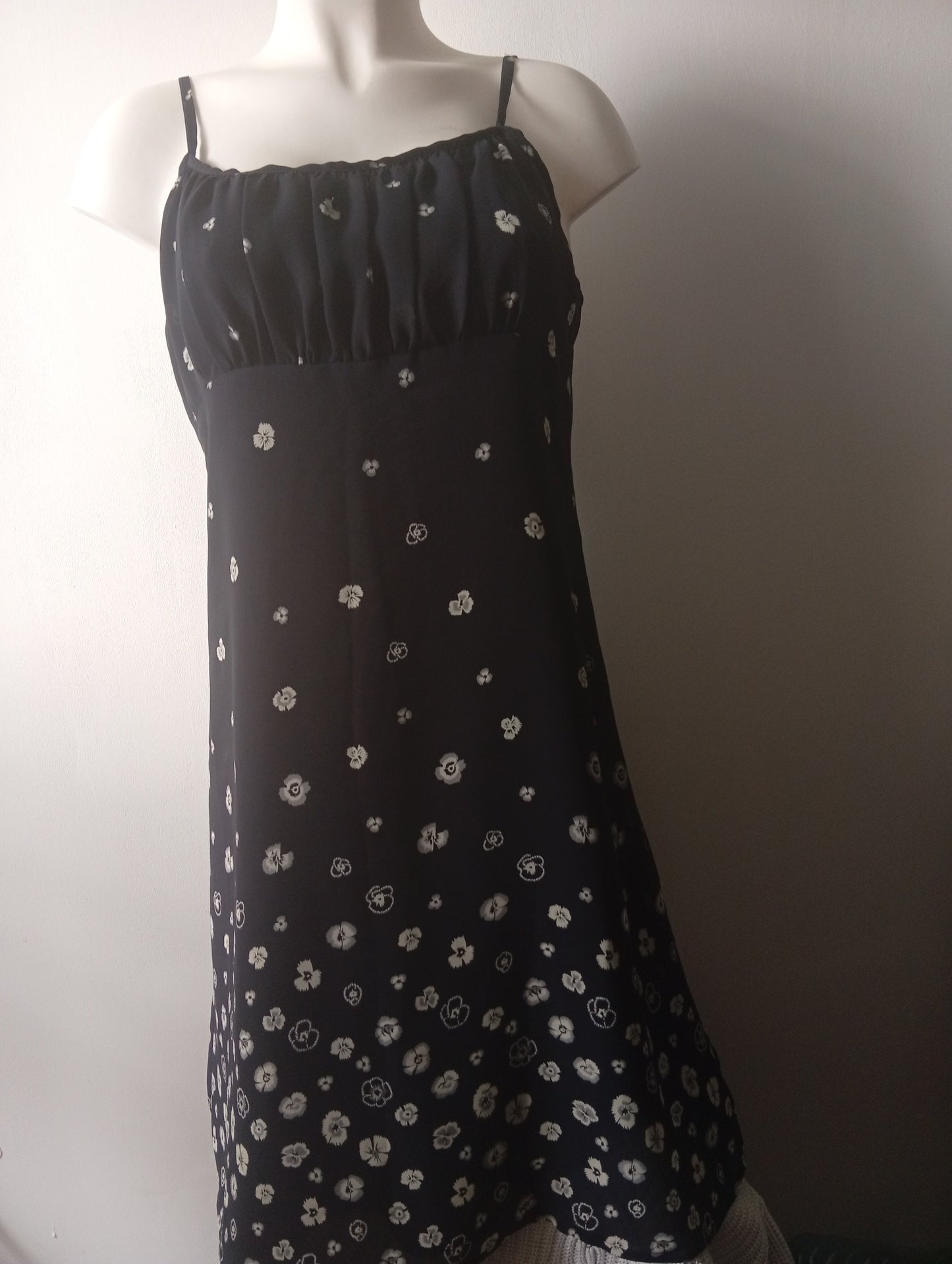 Robe à bretelles Penny Black - Noir à fleurs - T42. K0015
