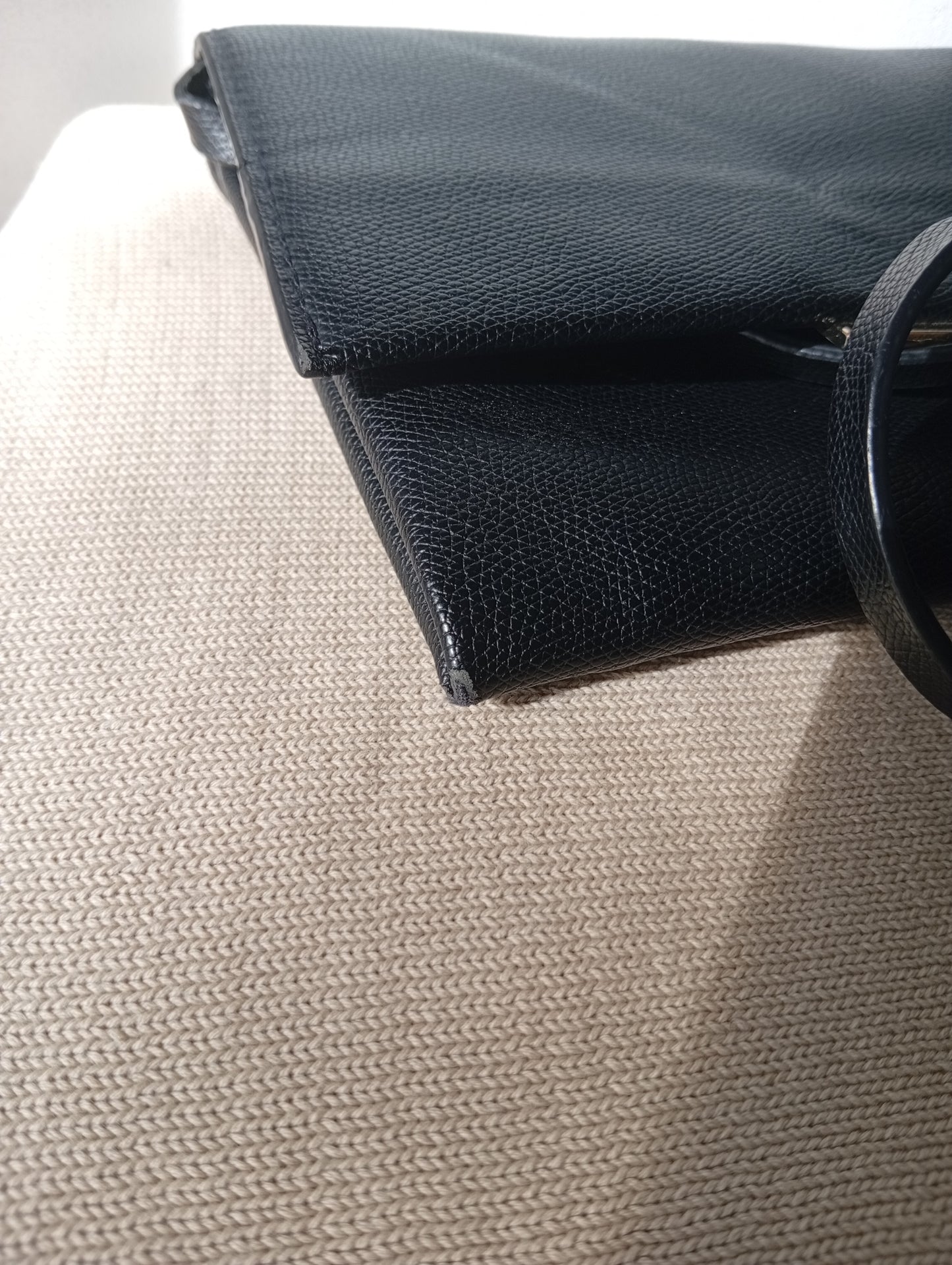 Petite pochette noire H&M avec bandoulière. D0032