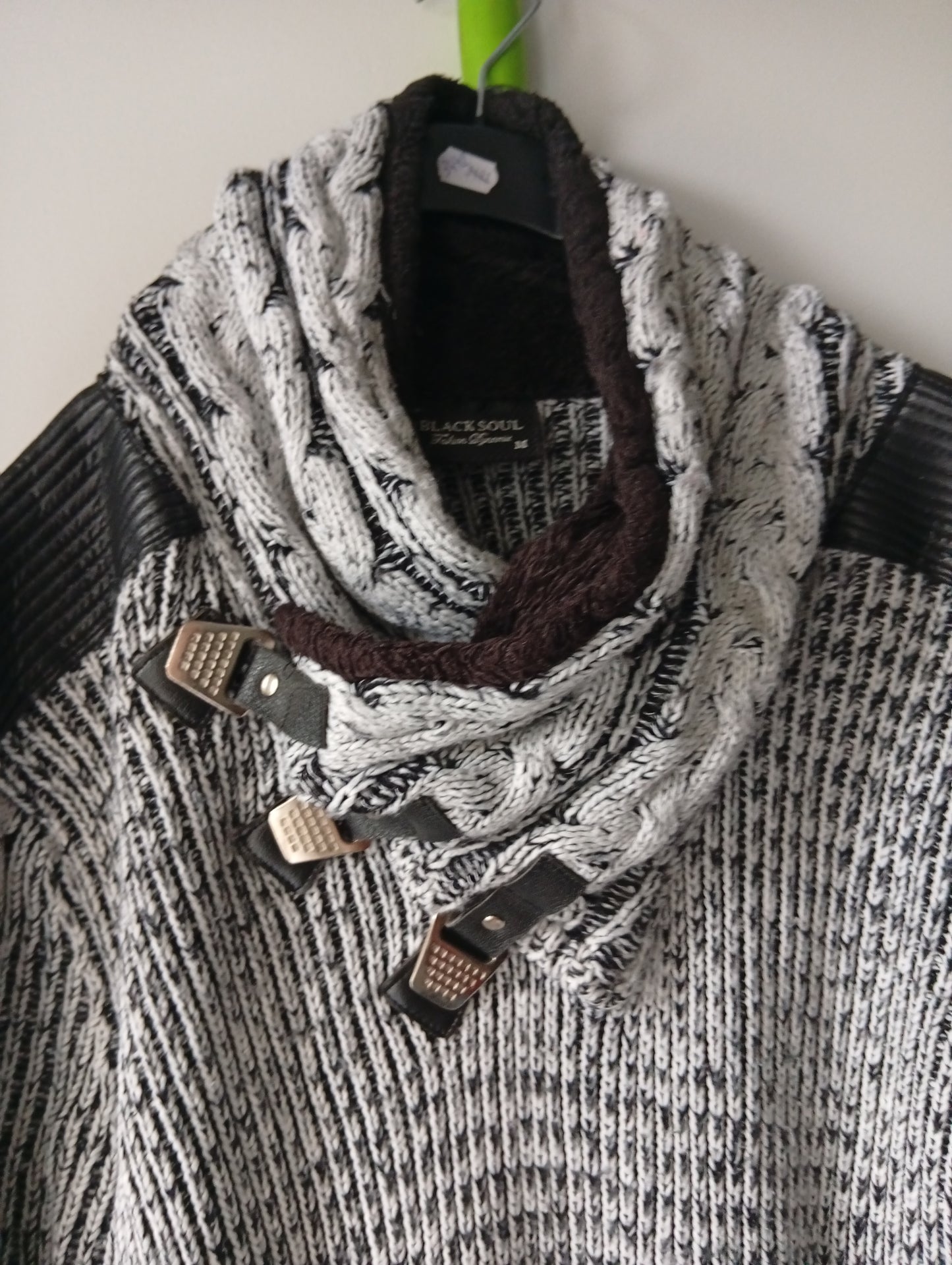 Pull Homme Black Soul - Taille M - Blanc et Noir. D005