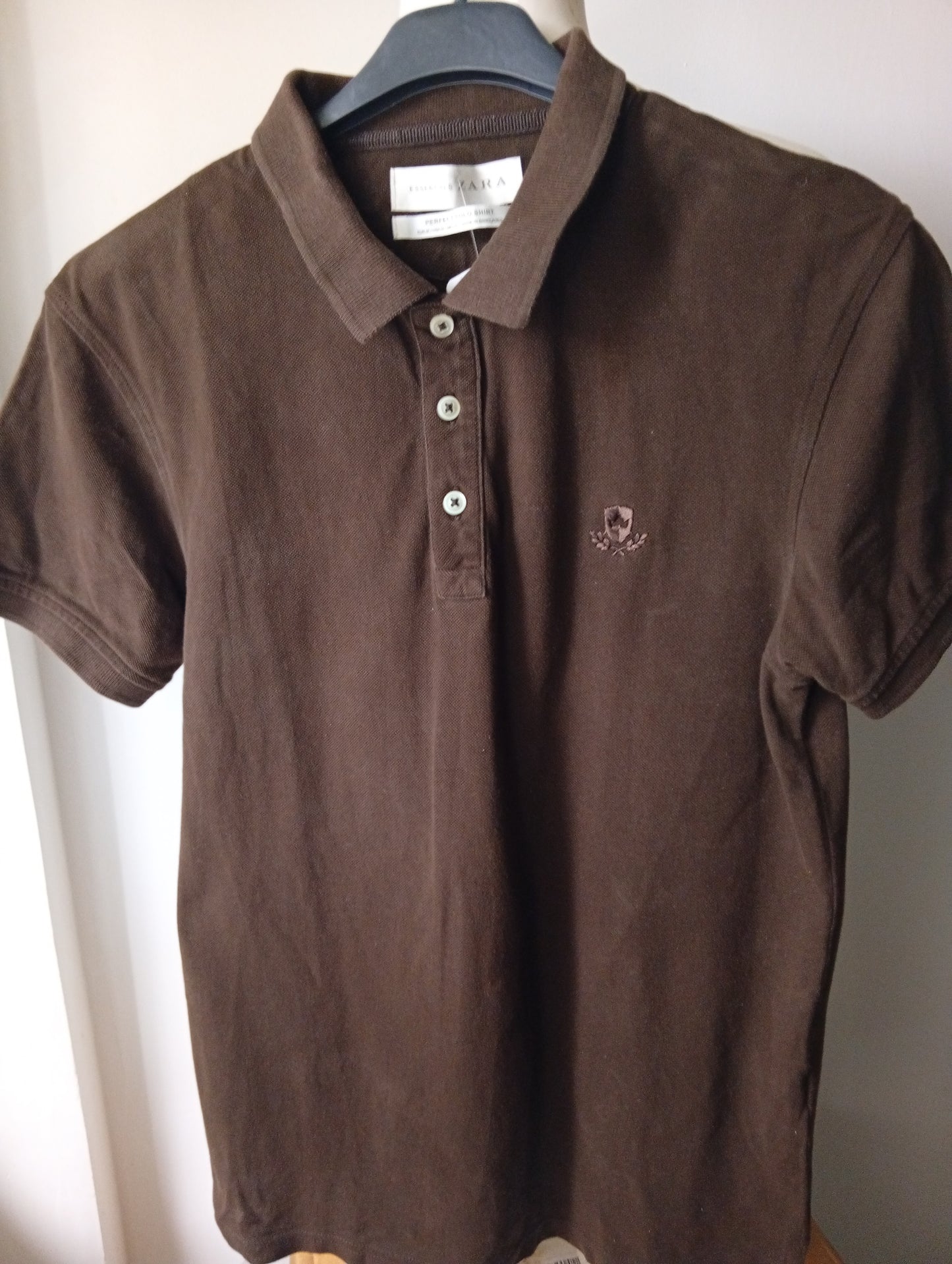 Polo Zara homme manches courtes.  Taille M  D0015