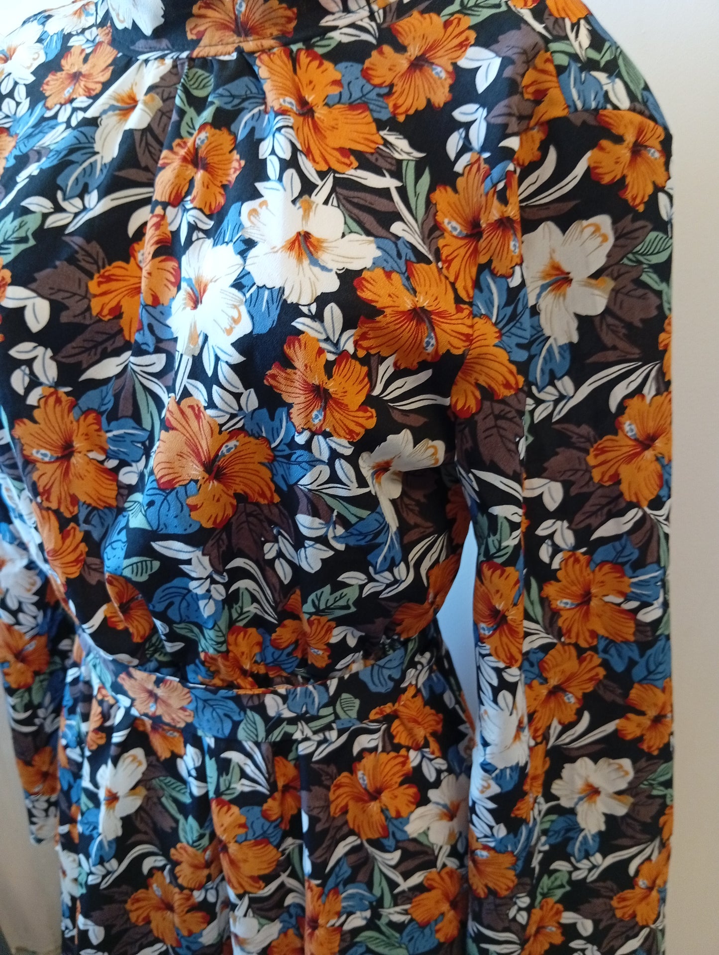 Robe manches longues dos nu avec ceinture fleurie taille M/L G0016