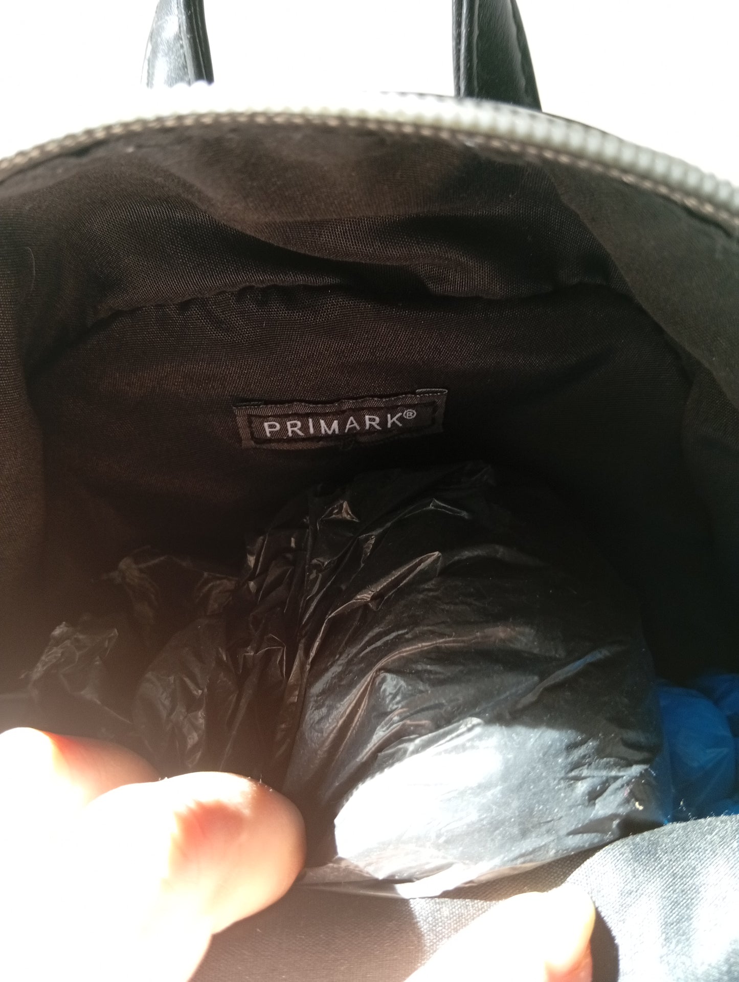 Mini sac à dos noir Primark avec pochettes. D0034
