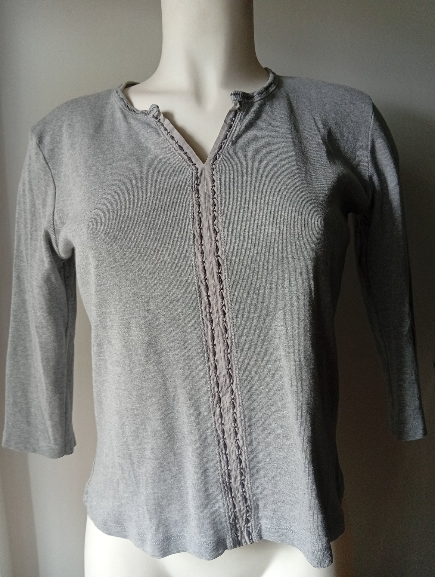 Petit haut manches mi-longues Armand Thiery taille 2 gris  C006