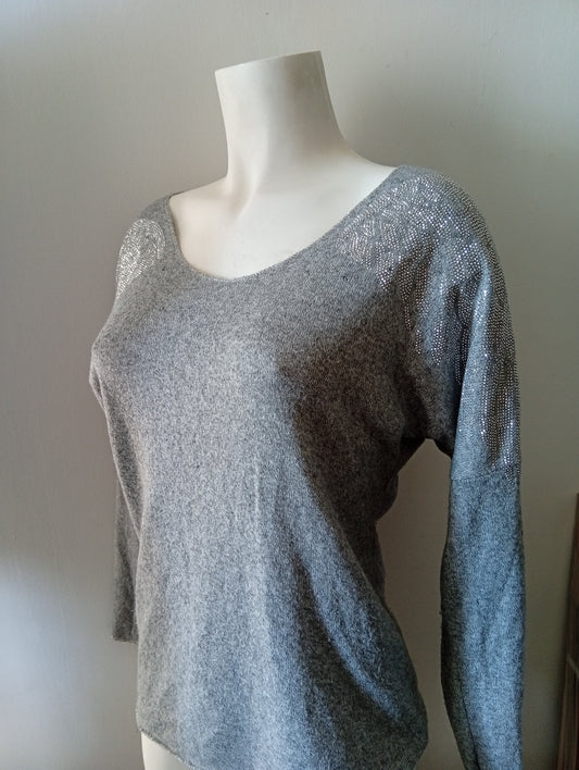 Pull avec ailes ornées de brillants - Taille M. H009