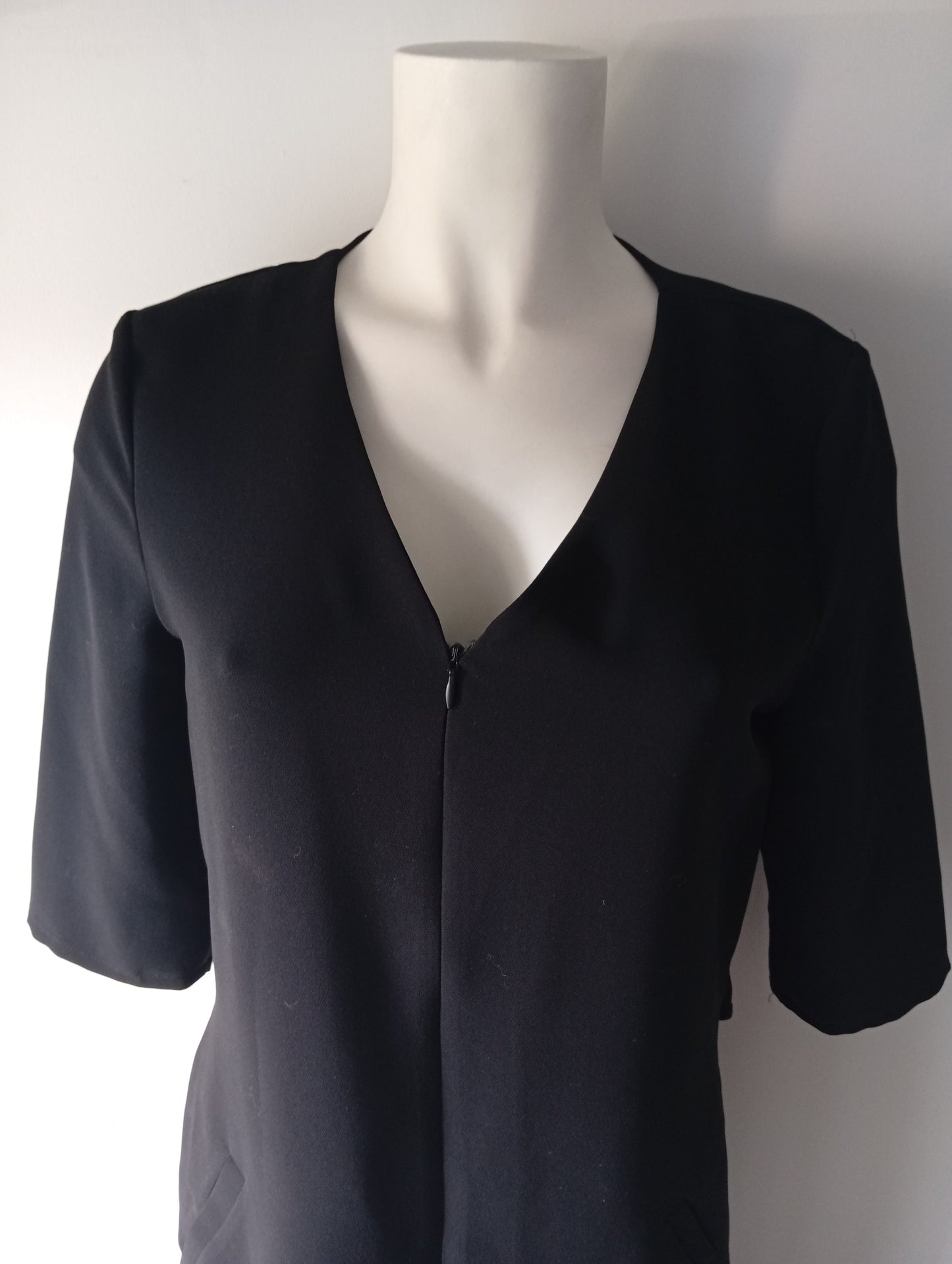 Robe Toupy - Taille M - Noire avec ceinture. E0017