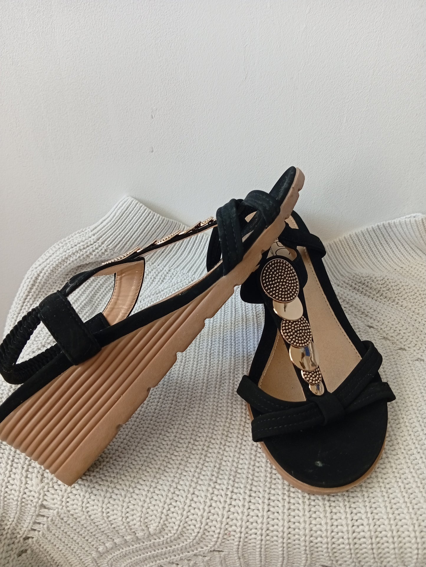 Nu-pieds talon compensé - Pointure 39. J003