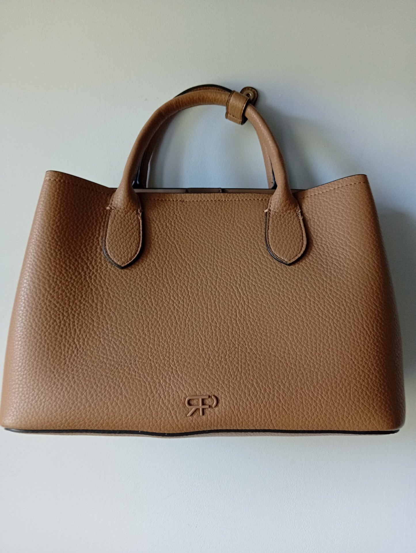 Petit sac à main couleur camel. Marque Parfois.  E0012