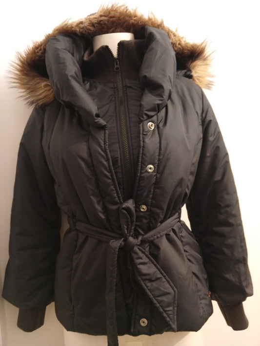 Blouson femme Levi's noir taille XS avec capuche fausse fourrure. A0029