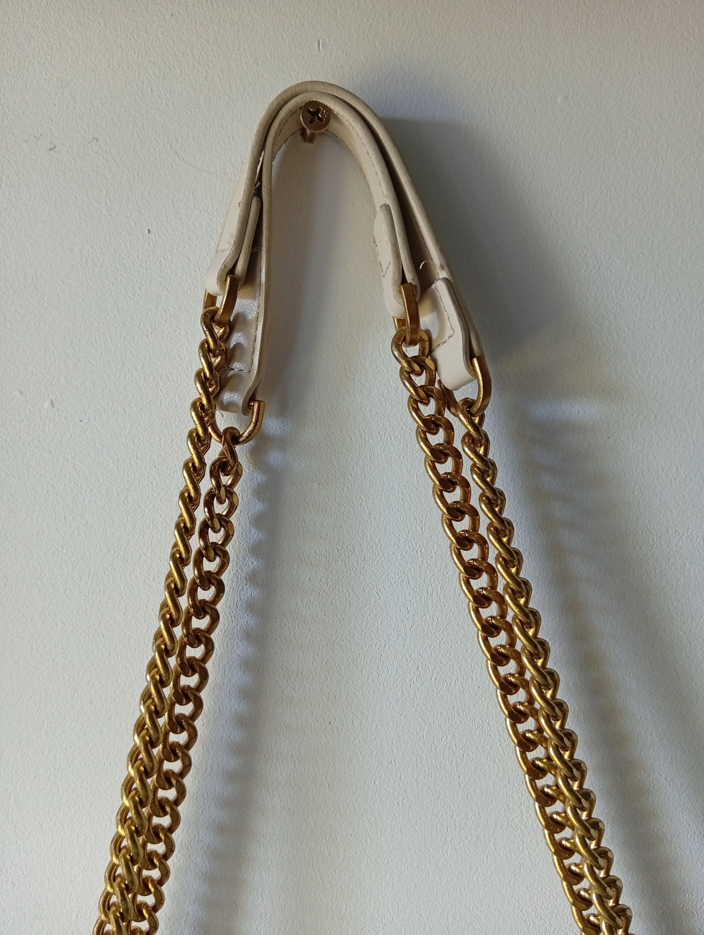 Petit sac à main MNG avec chaîne. E005