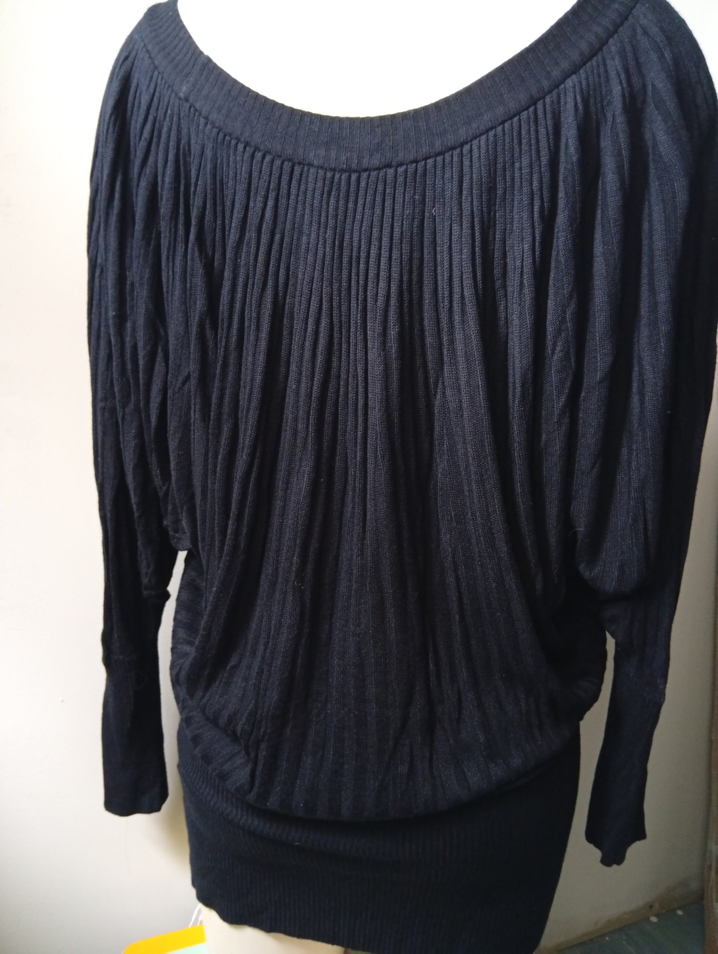 Robe noire 2 Elles manches longues - Taille unique. B0017